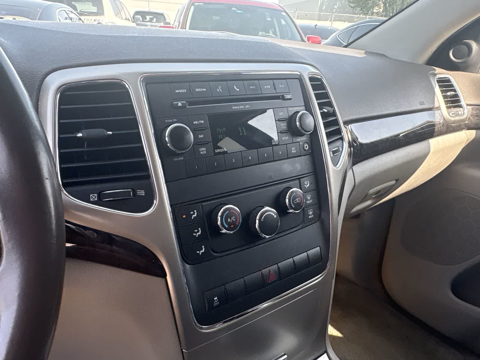 Thumbnail: 2011 Jeep Grand Cherokee - 14