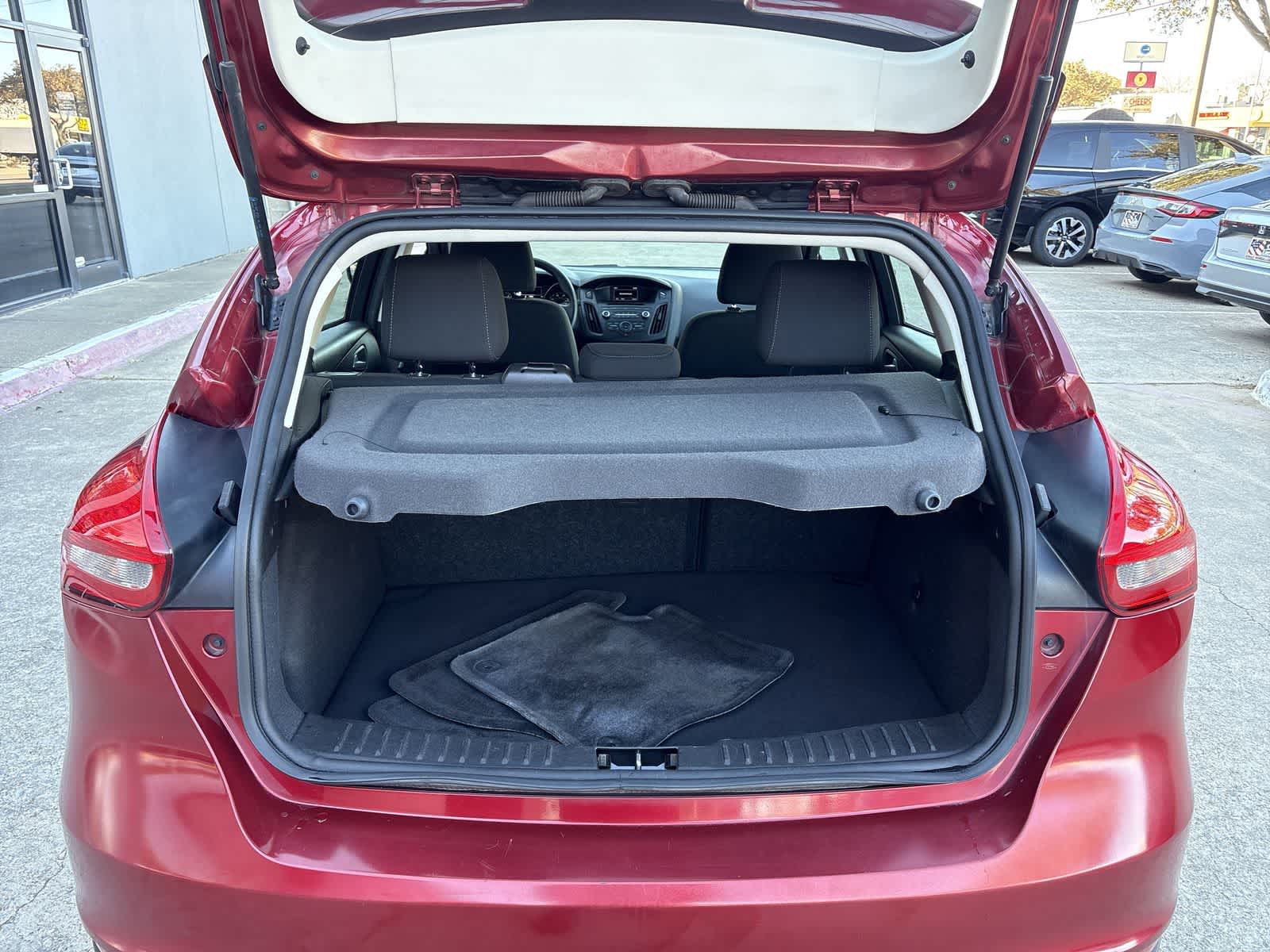 Thumbnail: 2017 Ford Focus - 26