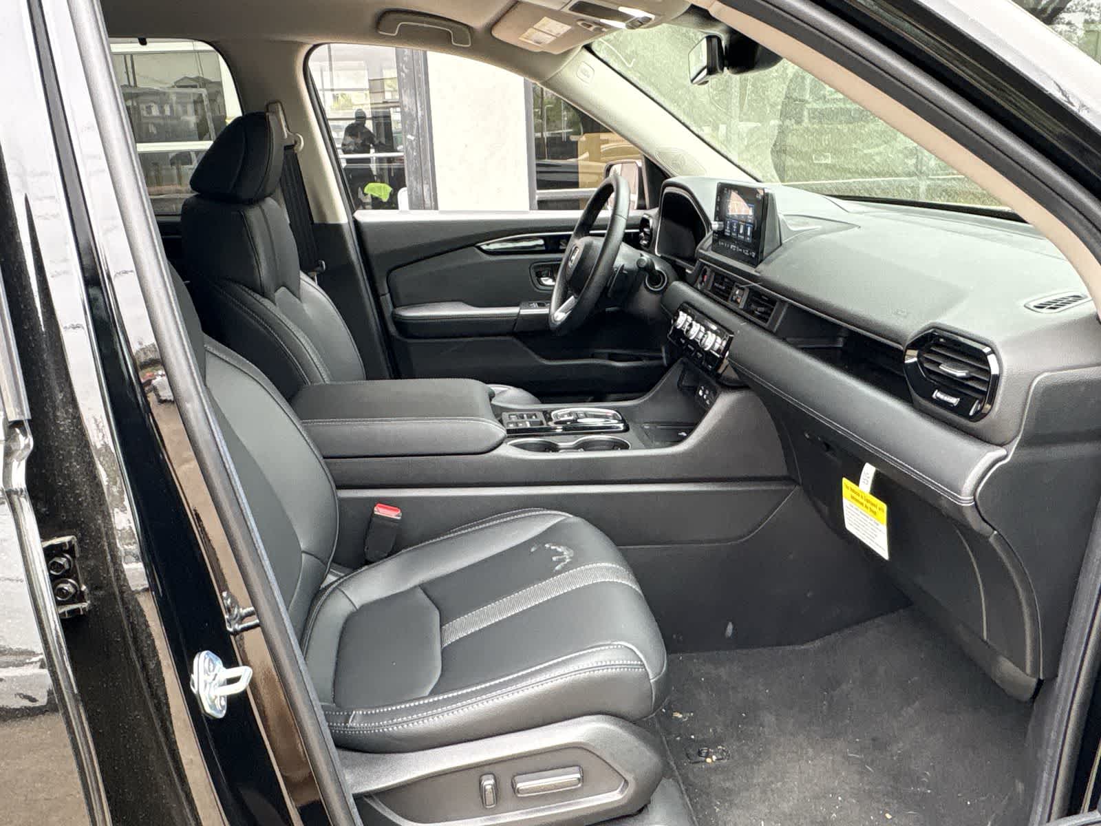 Thumbnail: 2025 Honda Pilot - 15