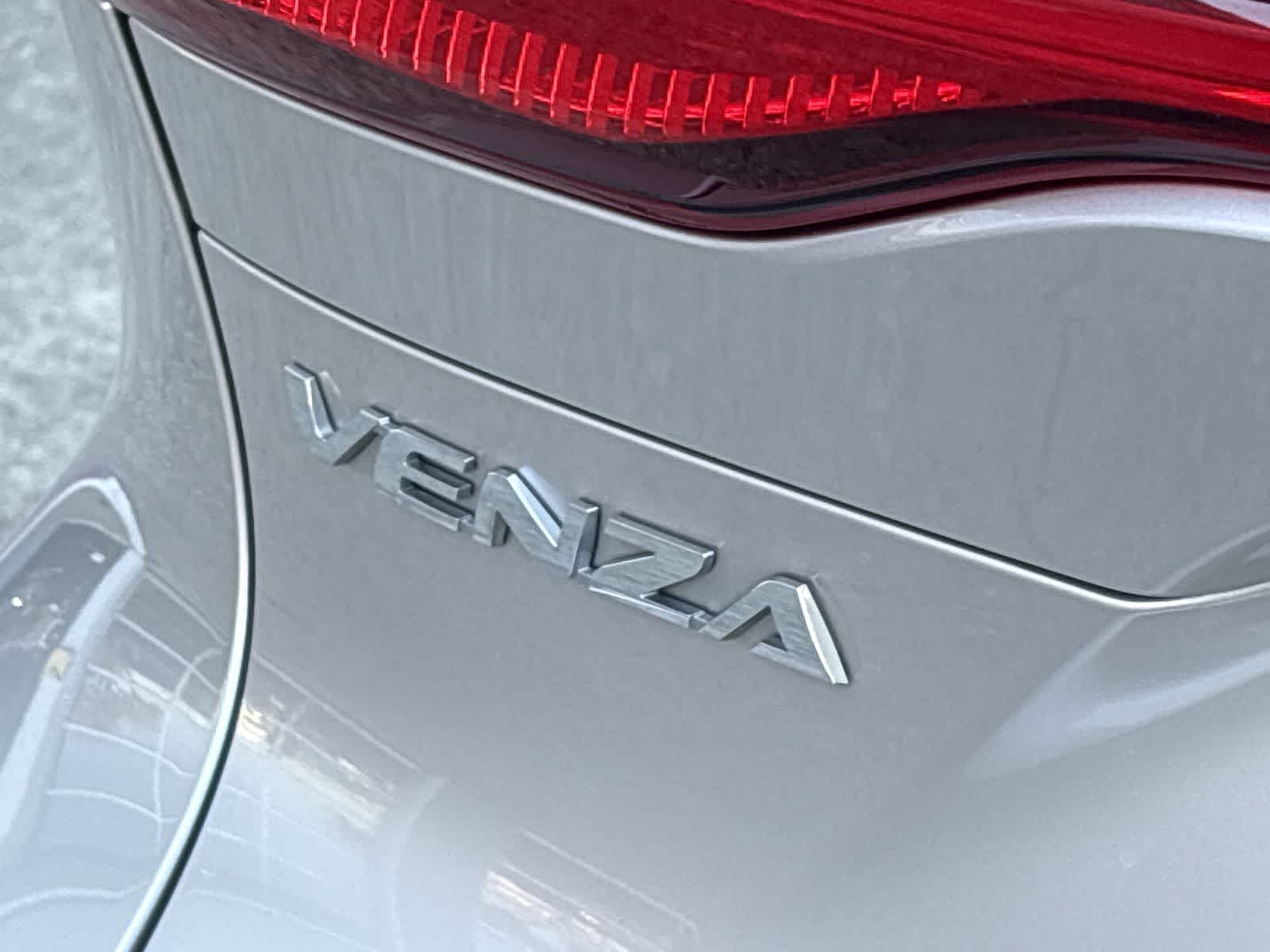 Thumbnail: 2023 Toyota Venza - 18