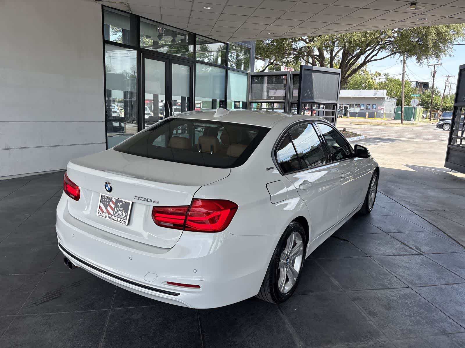 Thumbnail: 2016 BMW 3 Series - 25