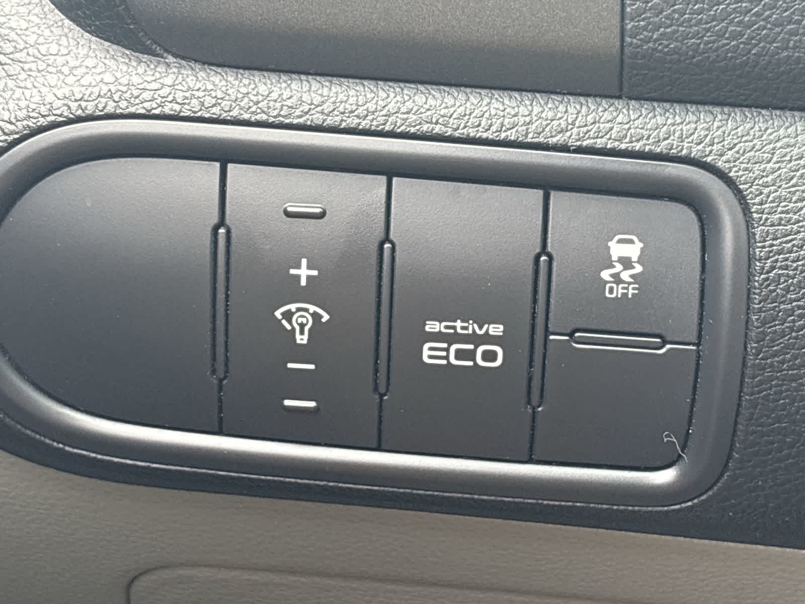 Thumbnail: 2016 Kia Forte - 16