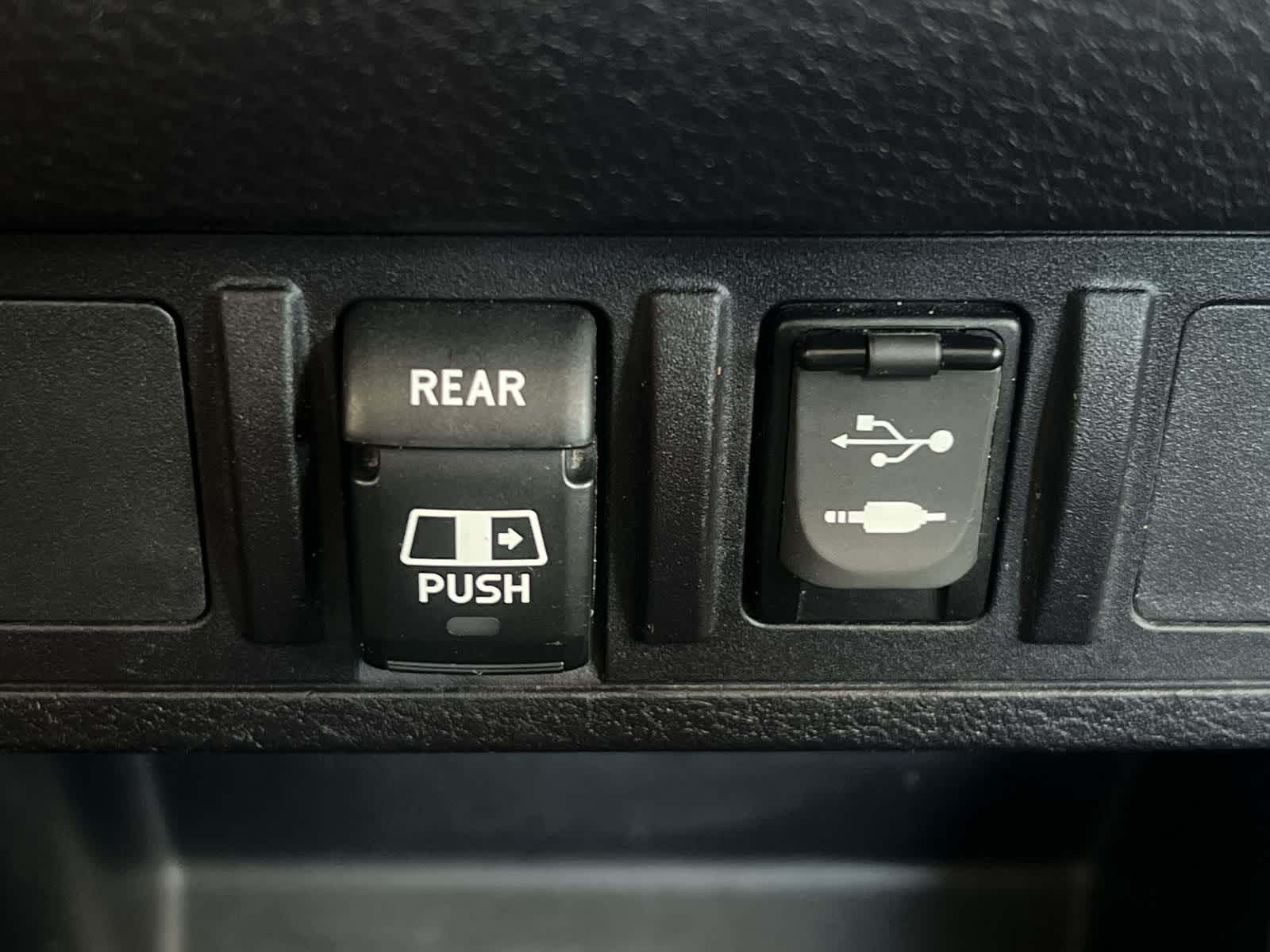 Thumbnail: 2018 Toyota Tacoma - 21