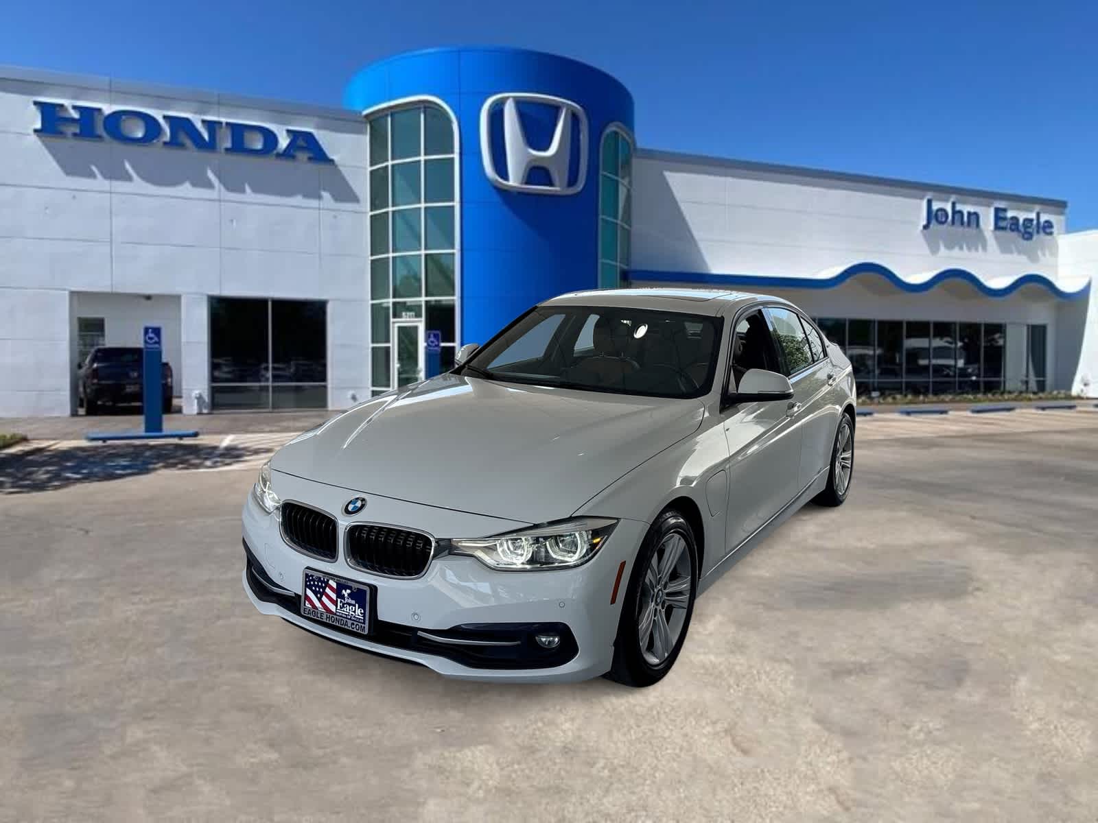 Thumbnail: 2016 BMW 3 Series - 1