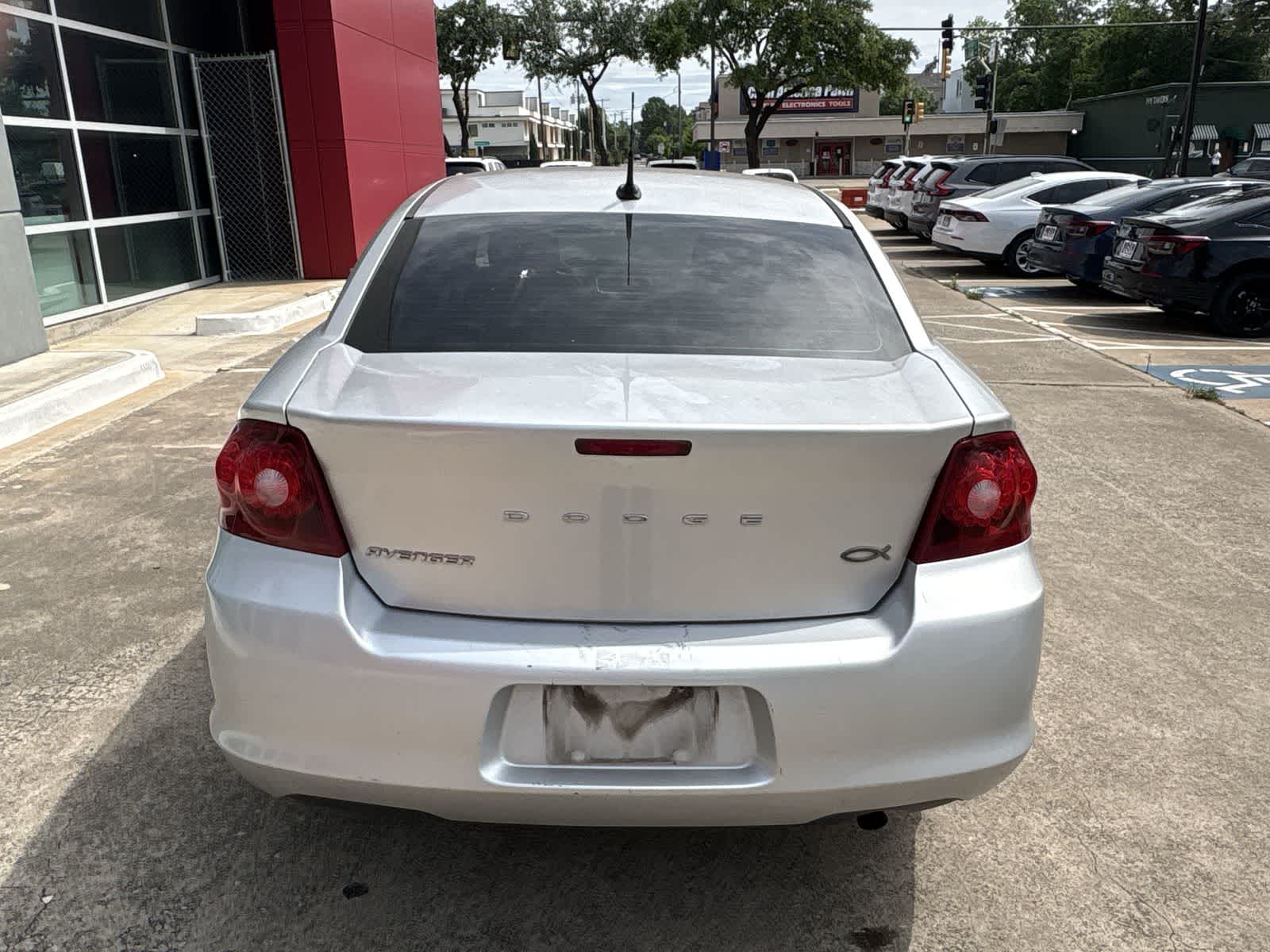 Thumbnail: 2011 Dodge Avenger - 5