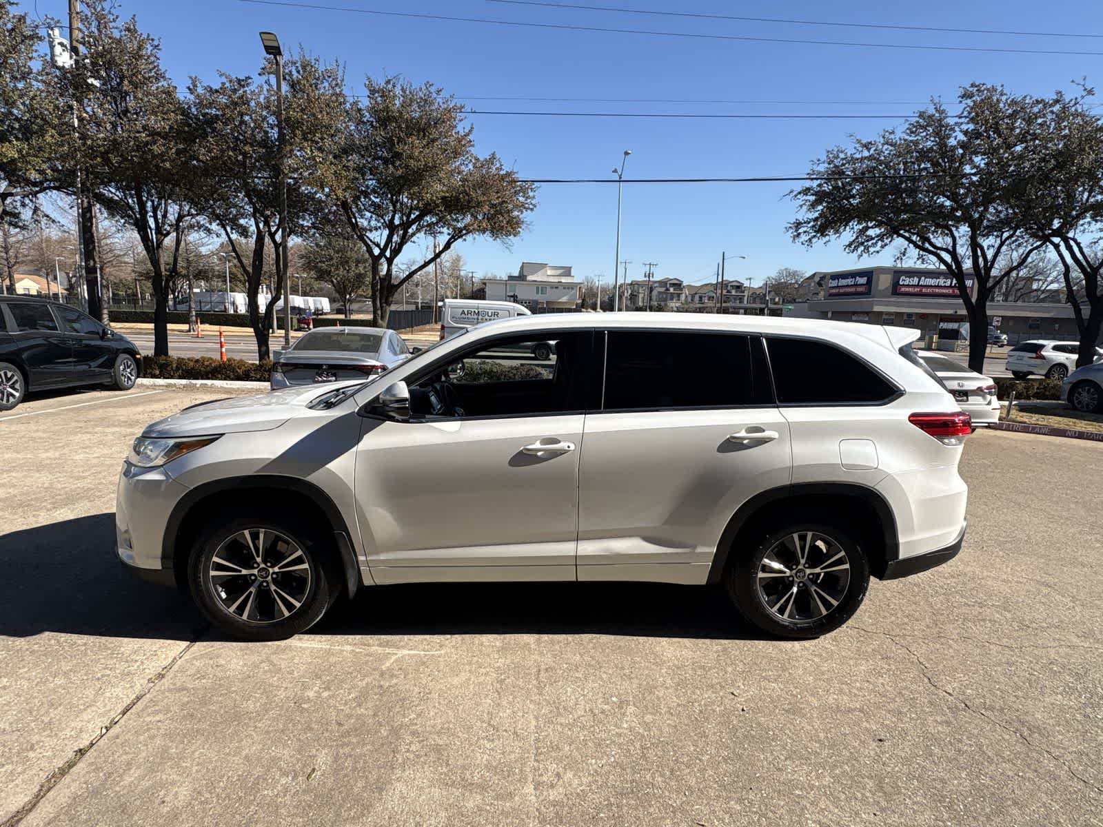 Thumbnail: 2017 Toyota Highlander - 11