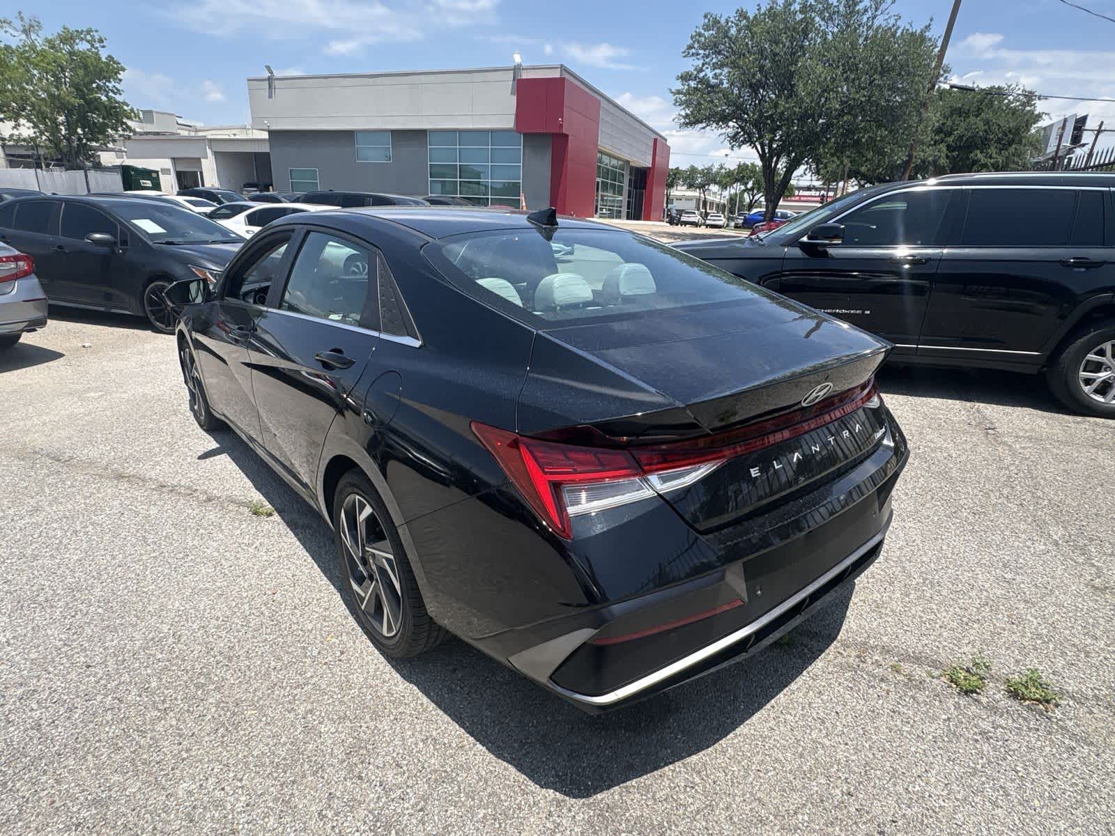 Thumbnail: 2024 Hyundai Elantra - 3