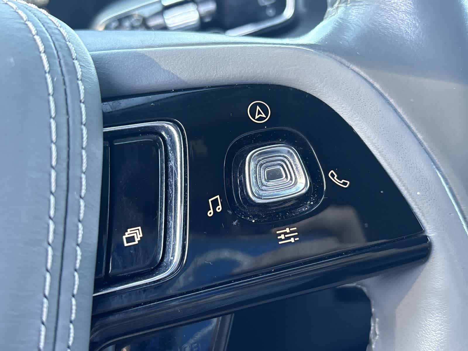 Thumbnail: 2020 Lincoln Aviator - 32