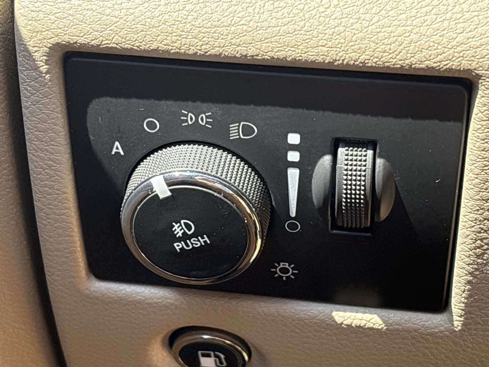 Thumbnail: 2015 Jeep Grand Cherokee - 32