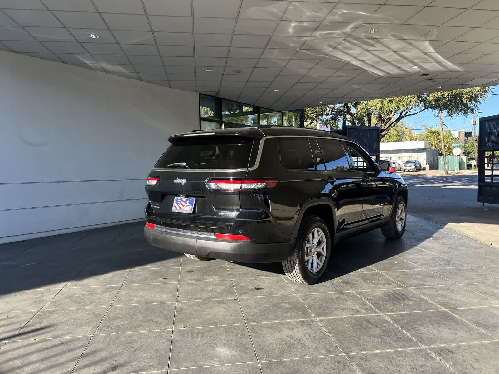 Thumbnail: 2022 Jeep Grand Cherokee - 32