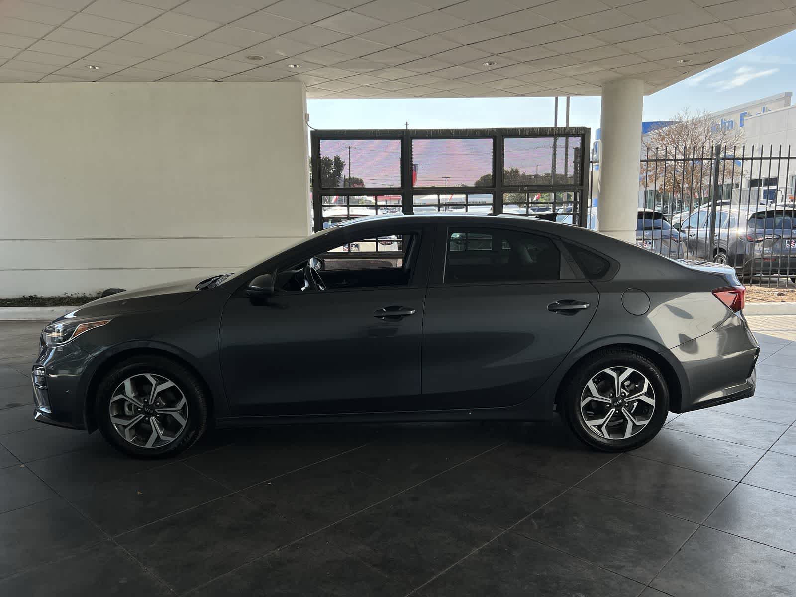 2019 Kia Forte LXS photo 2