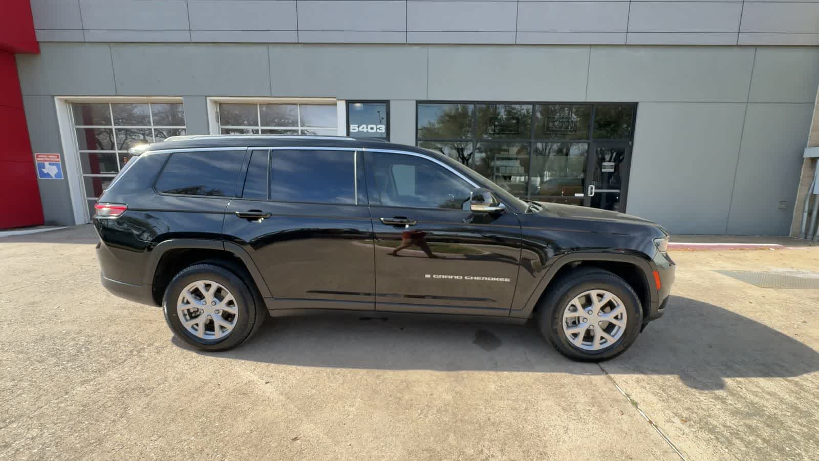 Thumbnail: 2022 Jeep Grand Cherokee - 9