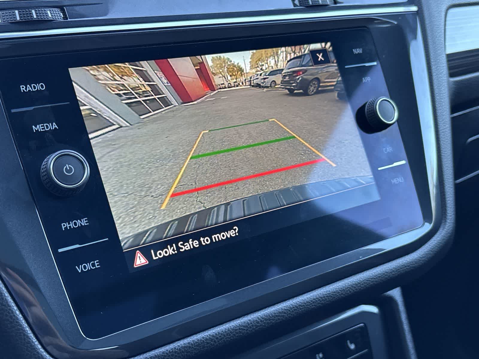 Thumbnail: 2023 Volkswagen Tiguan - 32