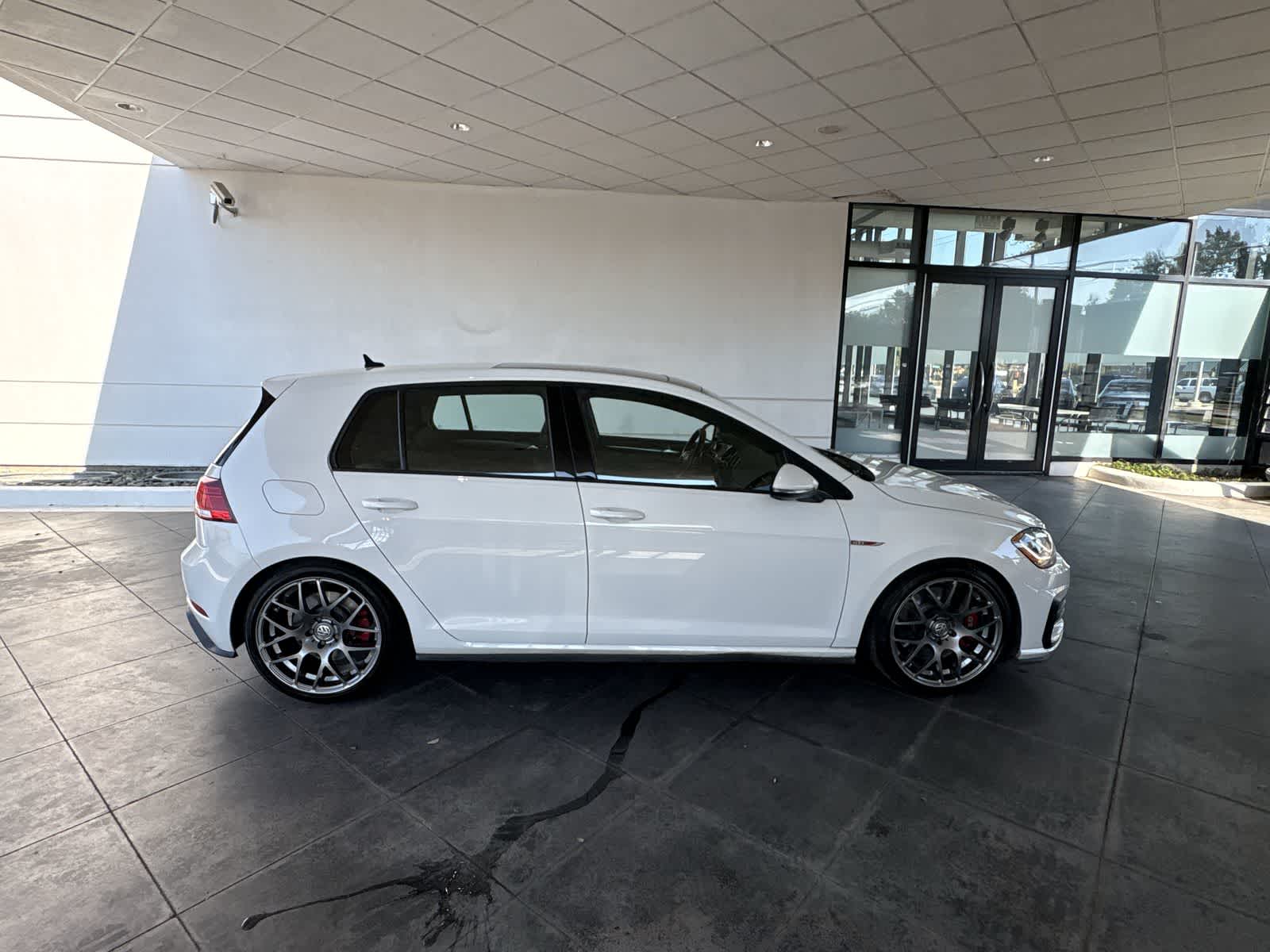 Thumbnail: 2018 Volkswagen Golf - 23