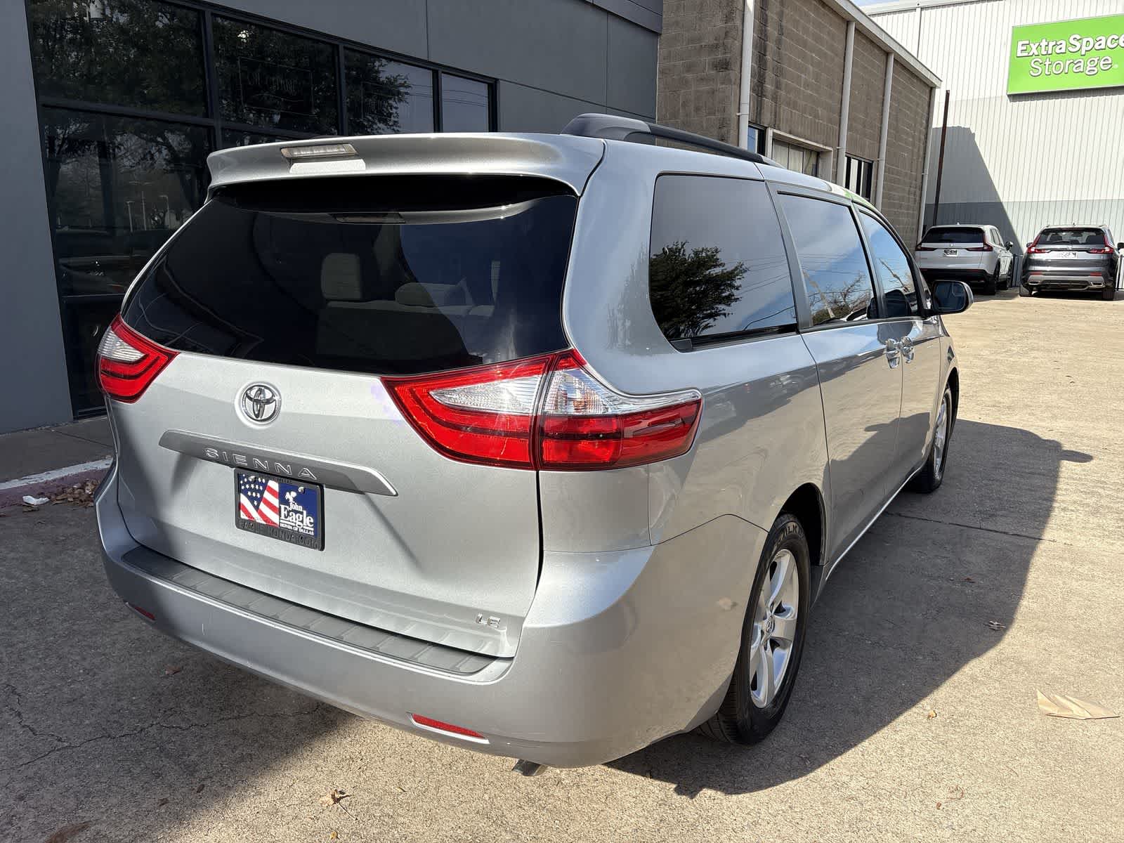 Thumbnail: 2015 Toyota Sienna - 26