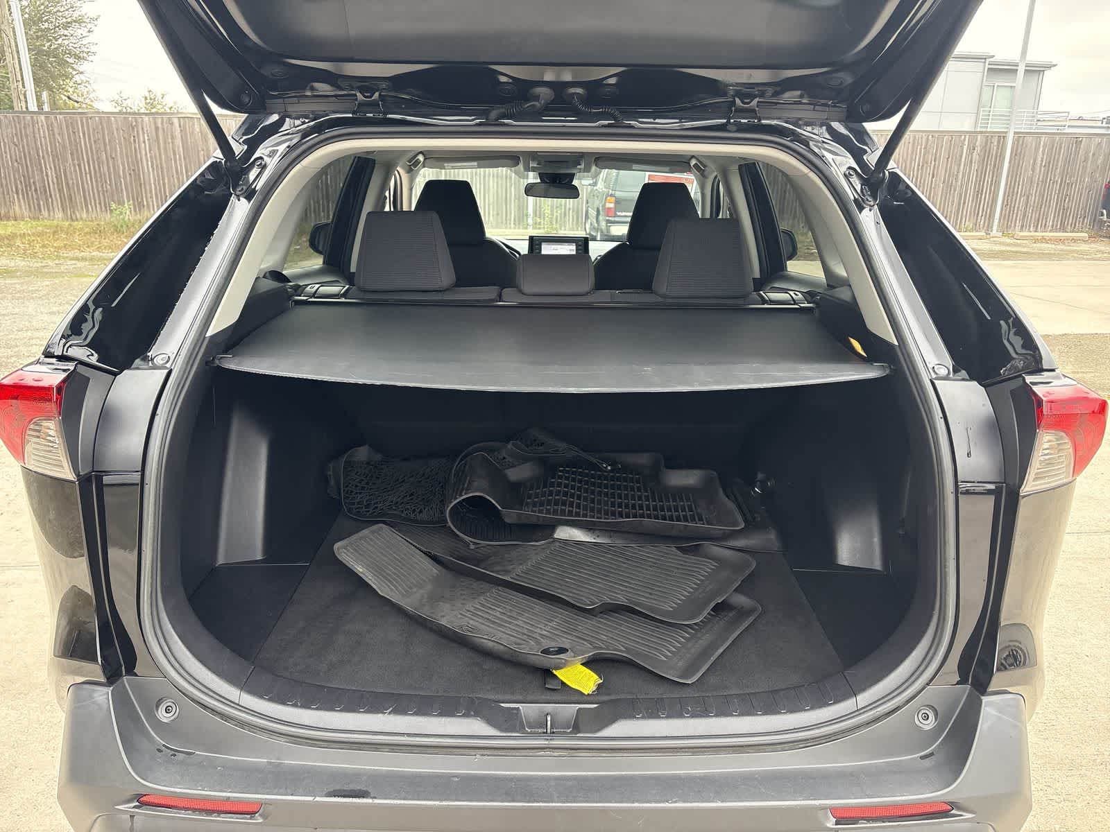 Thumbnail: 2021 Toyota RAV4 - 18