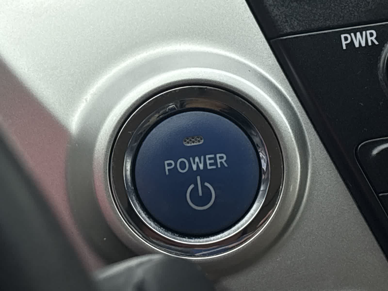 Thumbnail: 2012 Toyota Prius v - 34