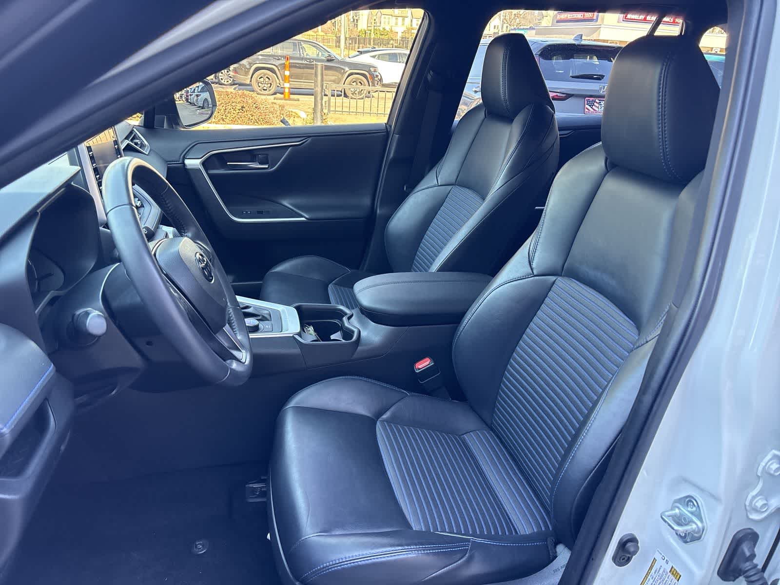 Thumbnail: 2020 Toyota RAV4 - 22