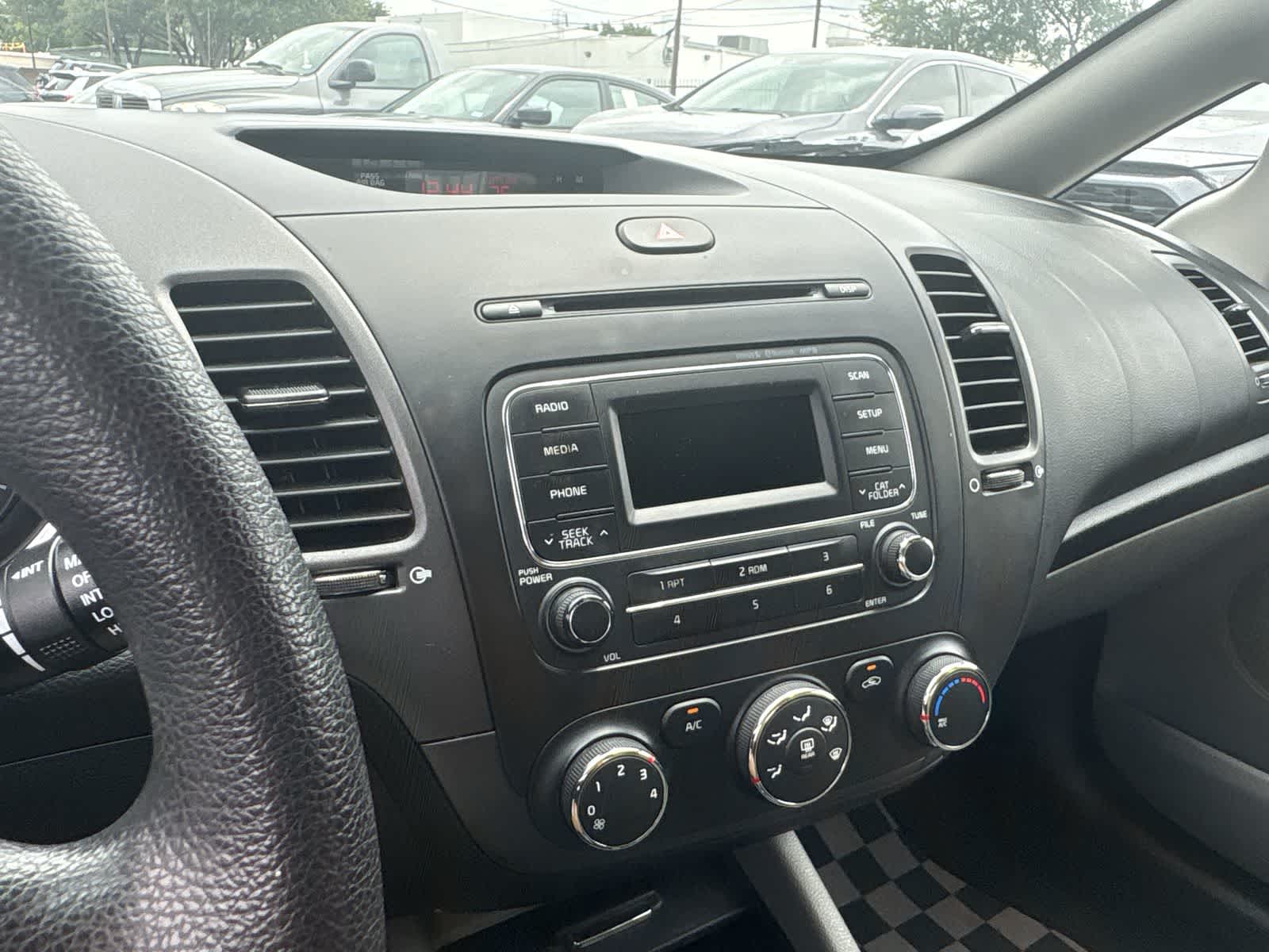 Thumbnail: 2016 Kia Forte - 13