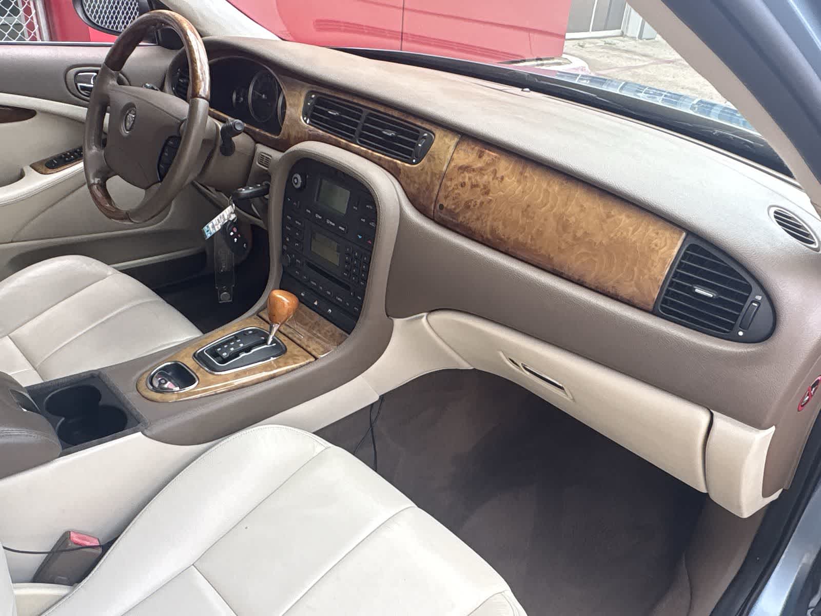 Thumbnail: 2005 Jaguar S-Type - 26