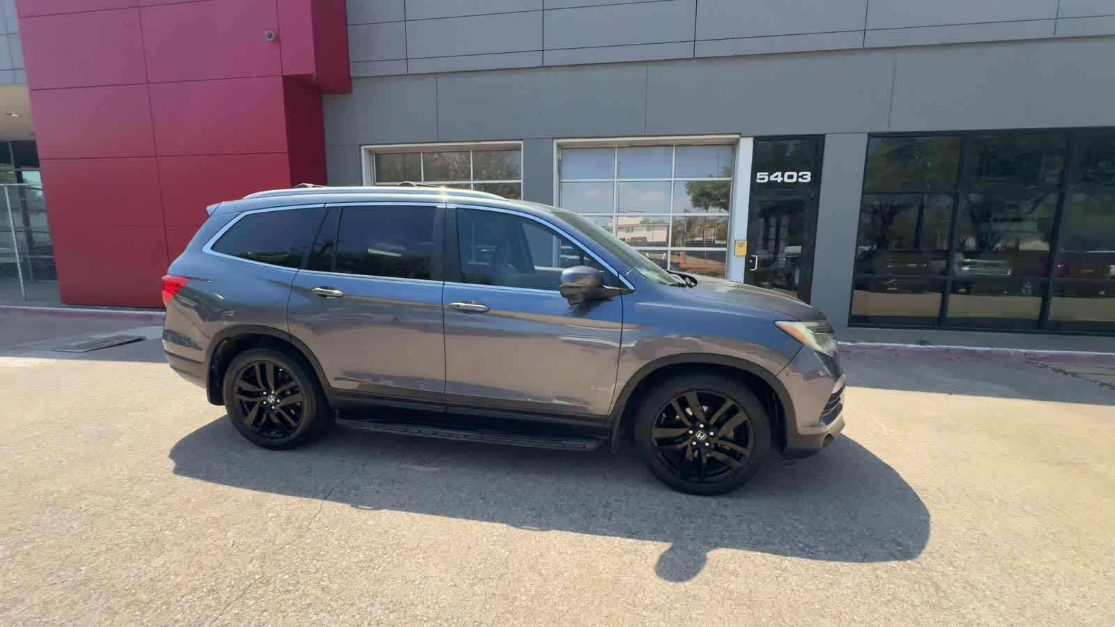 Thumbnail: 2016 Honda Pilot - 9