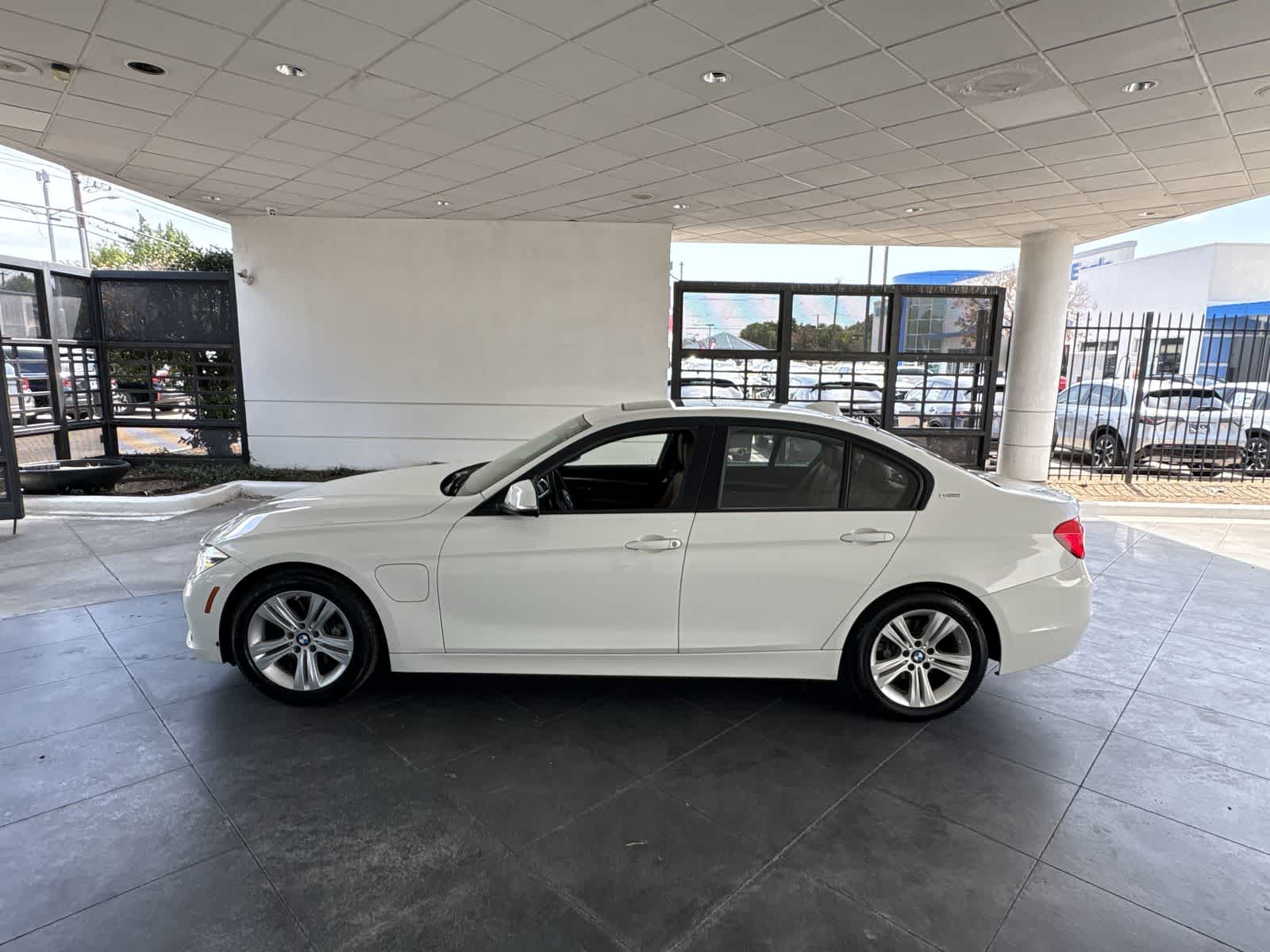 Thumbnail: 2016 BMW 3 Series - 3