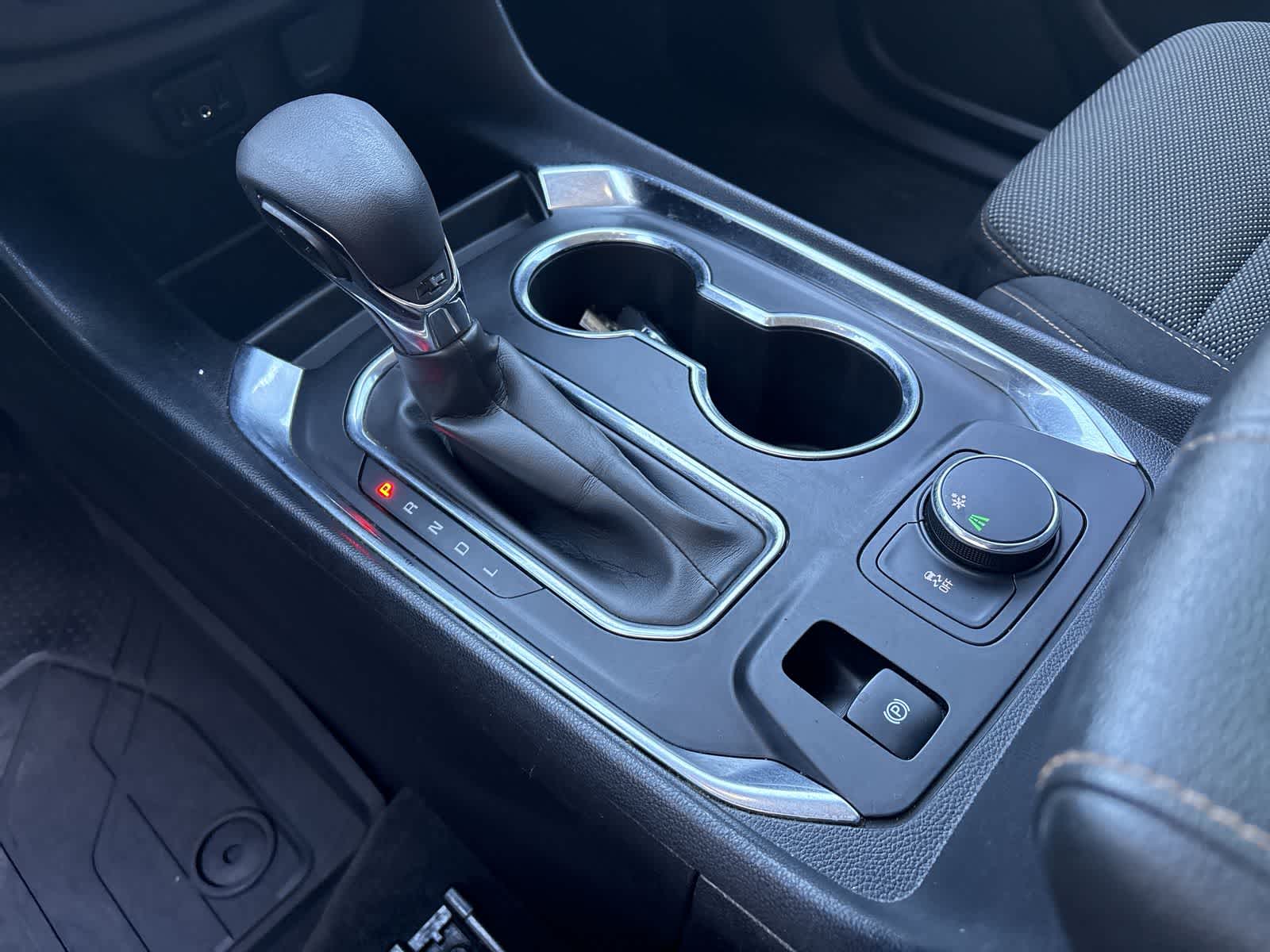 Thumbnail: 2021 Chevrolet Traverse - 16