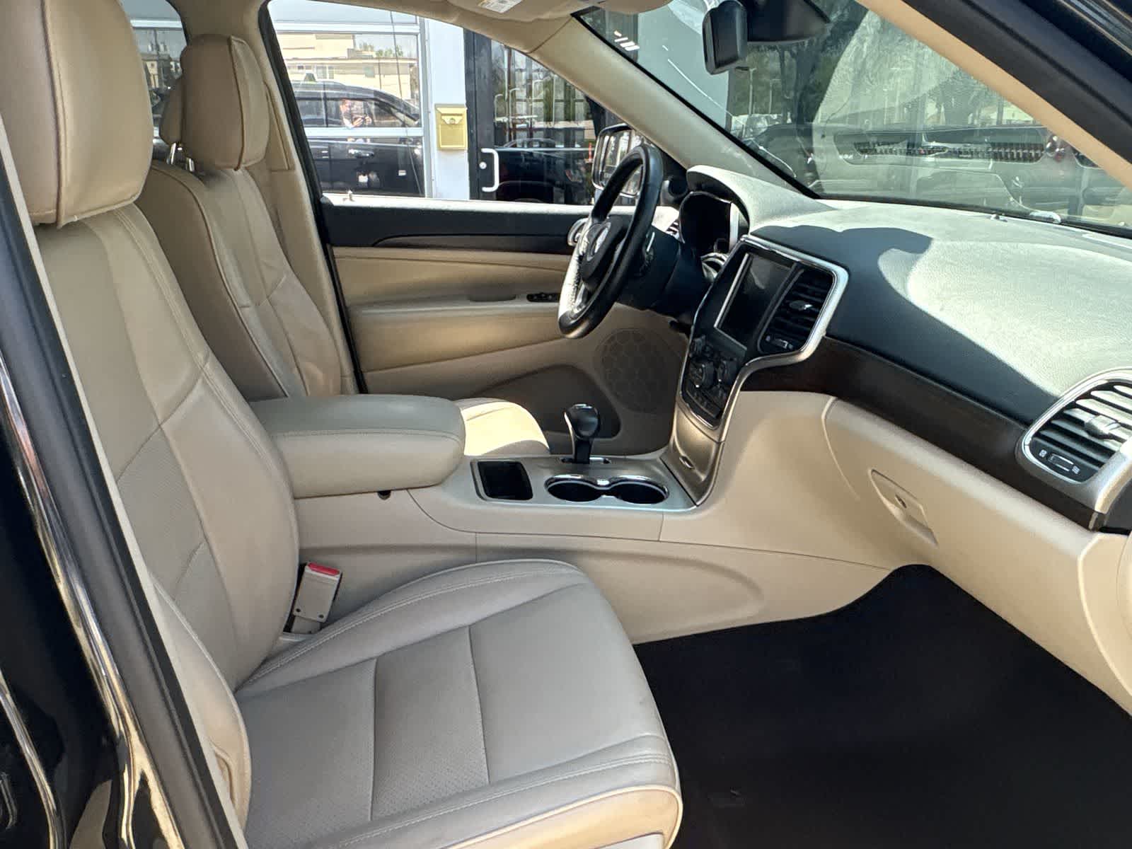 Thumbnail: 2015 Jeep Grand Cherokee - 25