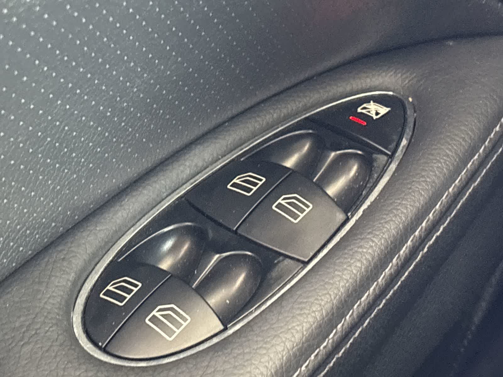 Thumbnail: 2004 Mercedes-Benz E-Class - 26