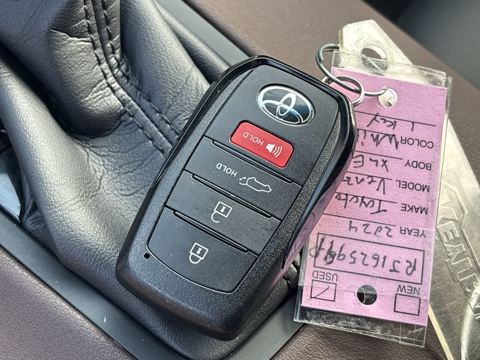 Thumbnail: 2024 Toyota Venza - 24