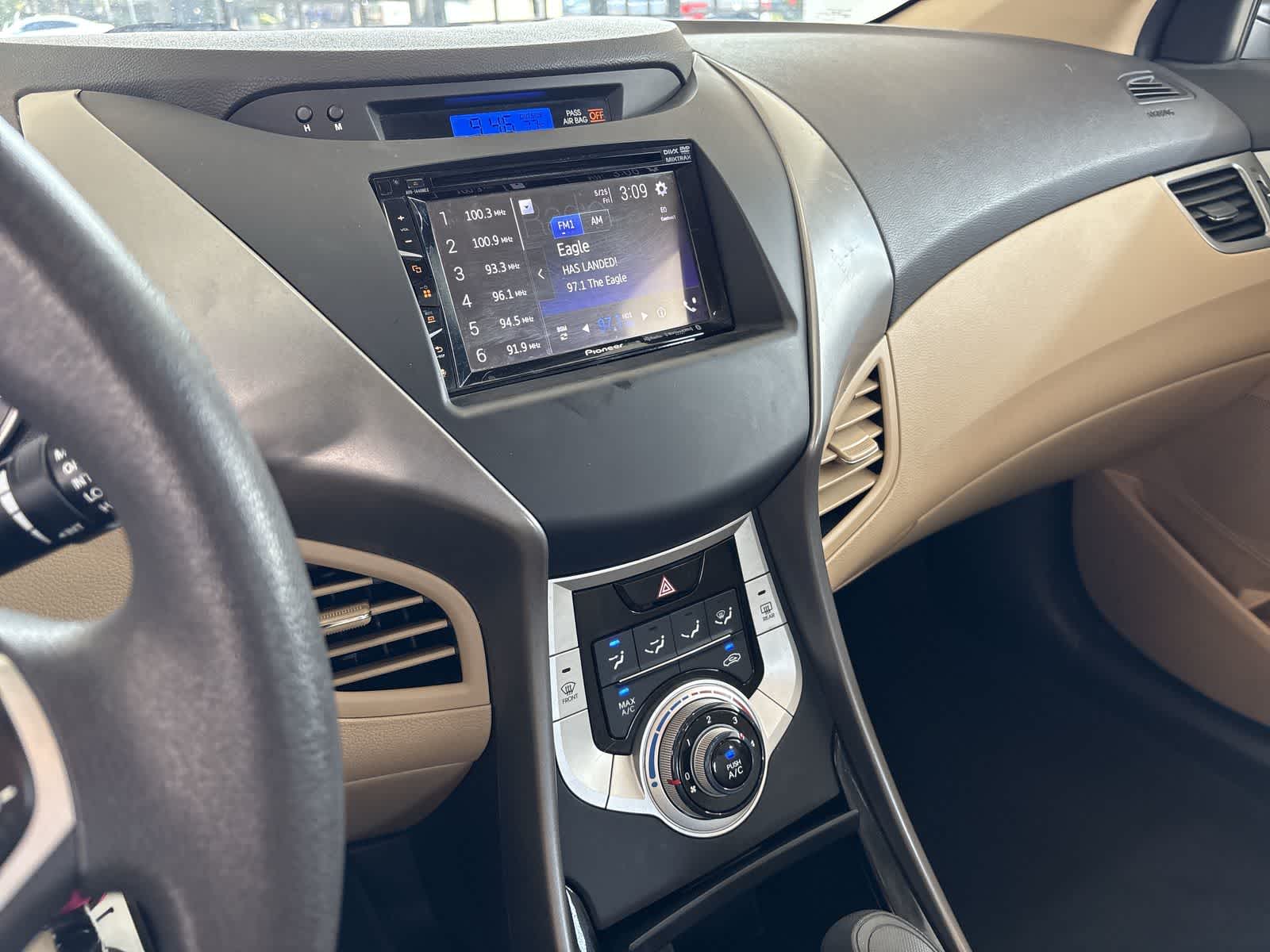 Thumbnail: 2012 Hyundai Elantra - 15