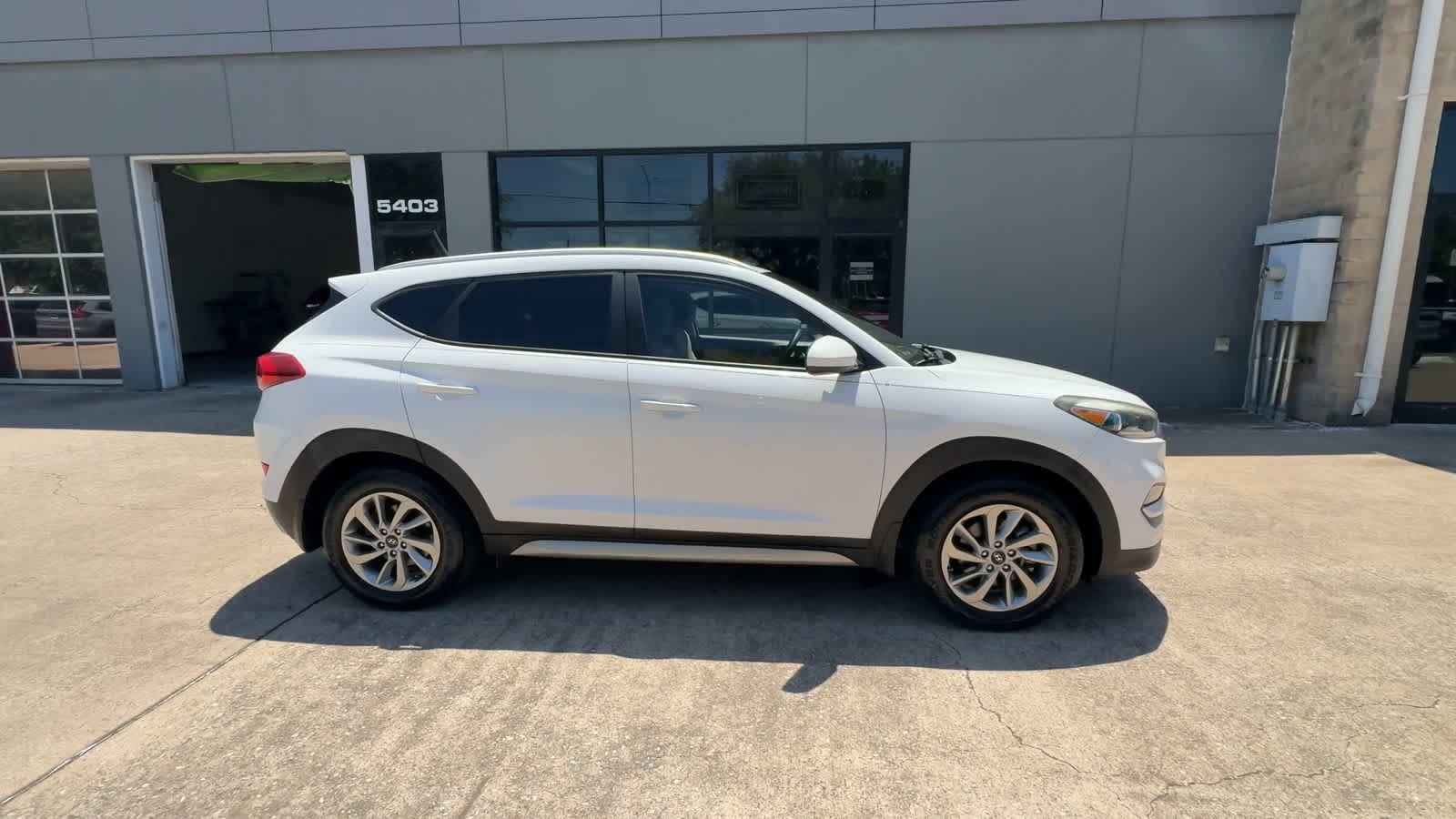 Thumbnail: 2017 Hyundai Tucson - 9