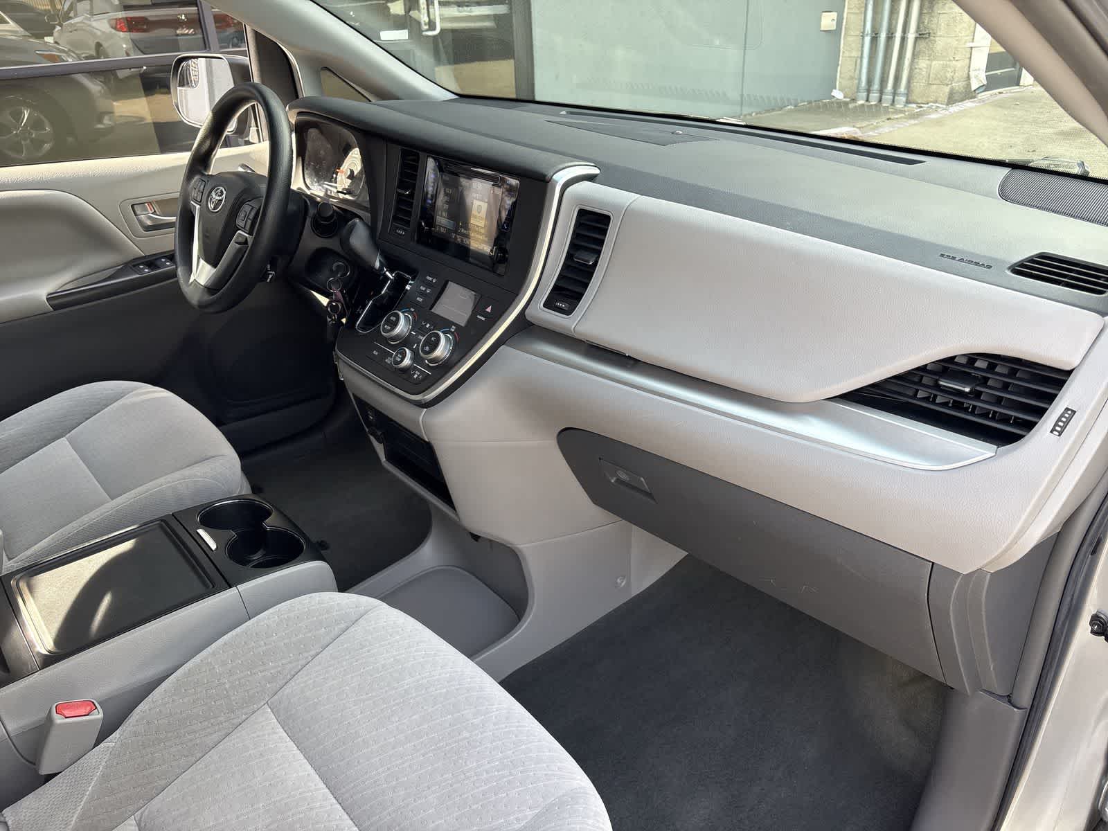 Thumbnail: 2015 Toyota Sienna - 23