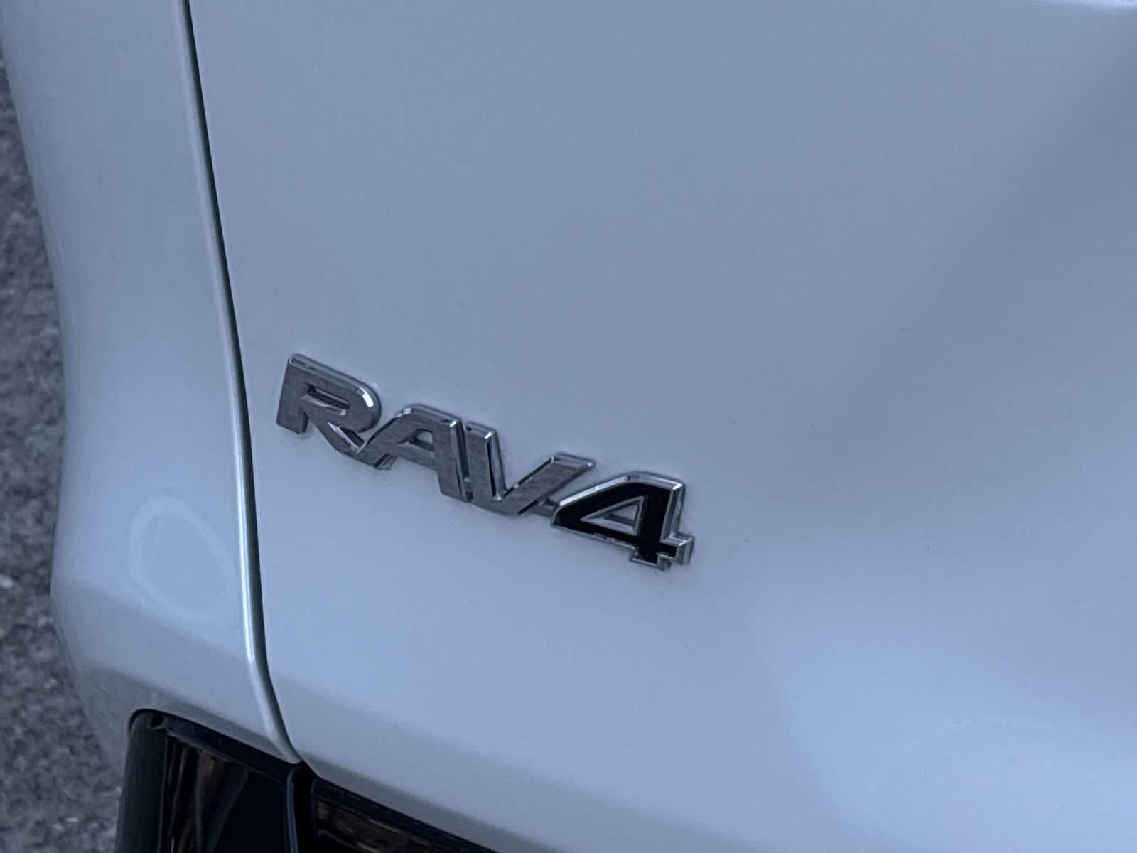 Thumbnail: 2020 Toyota RAV4 - 18