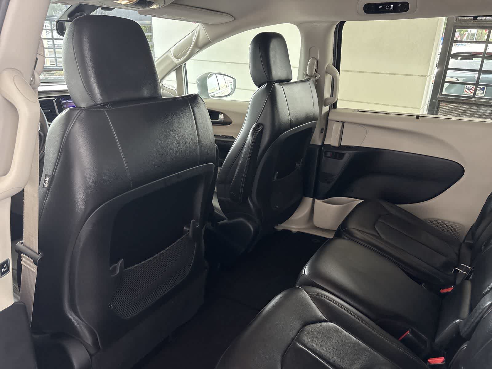 Thumbnail: 2017 Chrysler Pacifica - 11