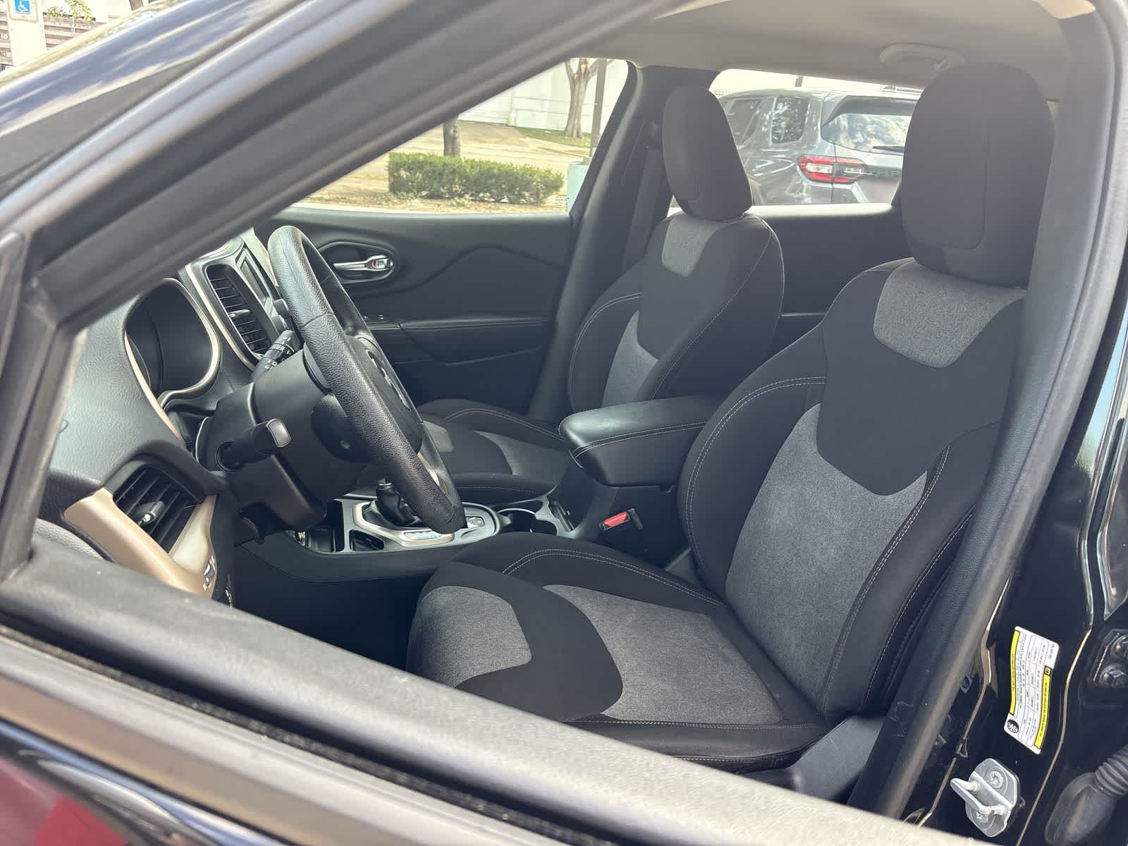 Thumbnail: 2016 Jeep Cherokee - 10