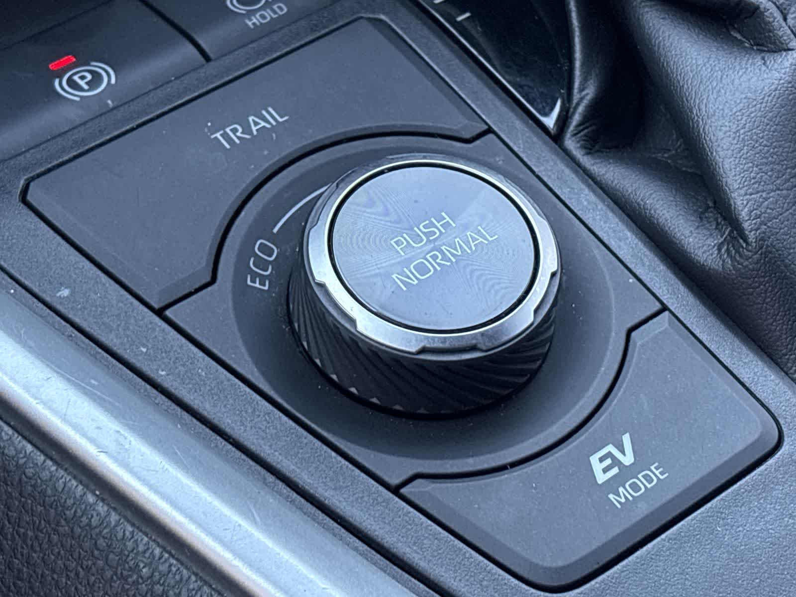 Thumbnail: 2020 Toyota RAV4 - 32