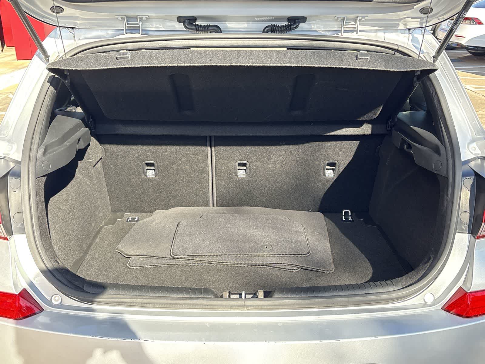 Thumbnail: 2018 Hyundai Elantra - 18