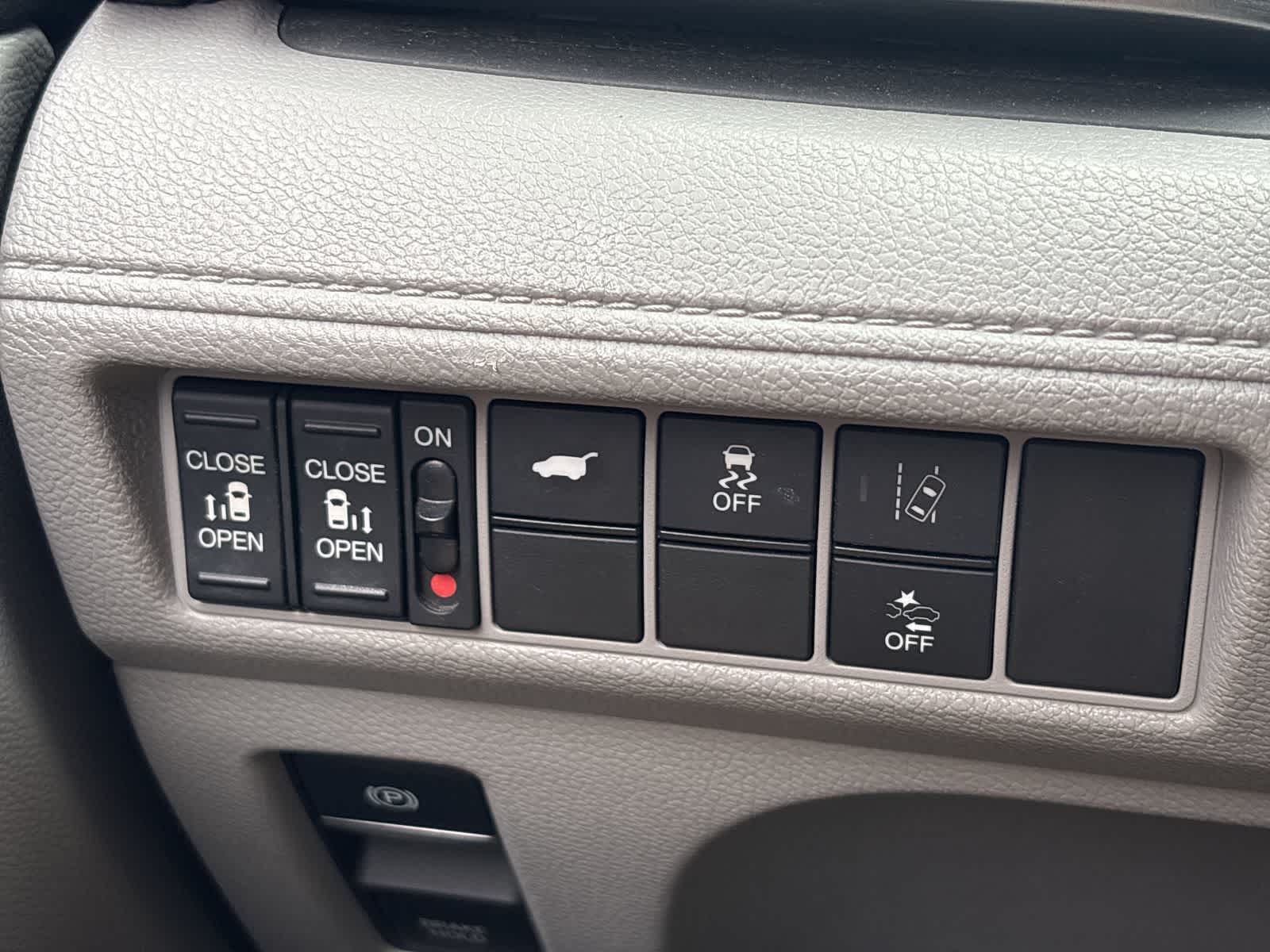 Thumbnail: 2019 Honda Odyssey - 16