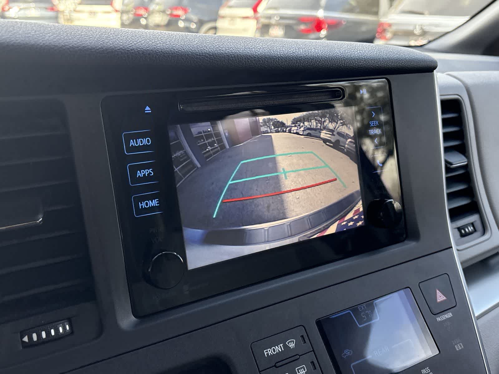 Thumbnail: 2015 Toyota Sienna - 29