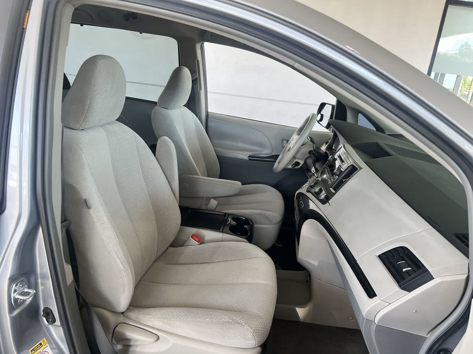 Thumbnail: 2011 Toyota Sienna - 13
