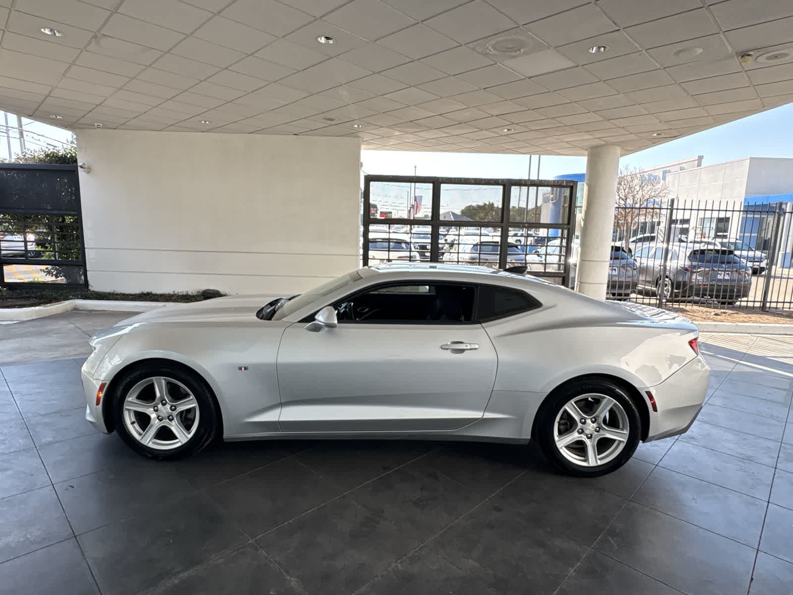 2016 Chevrolet Camaro 1LT photo 3