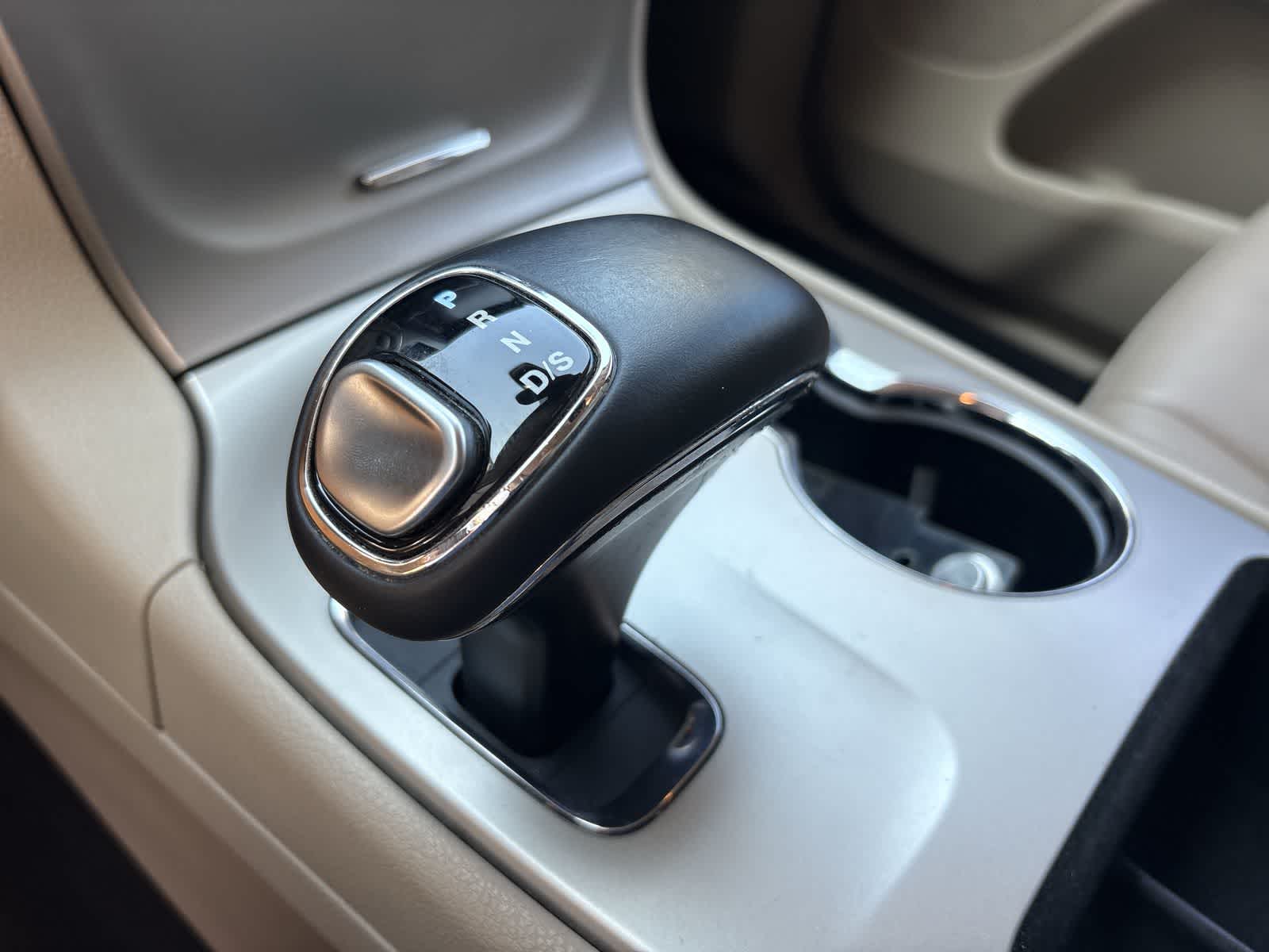 Thumbnail: 2015 Jeep Grand Cherokee - 29