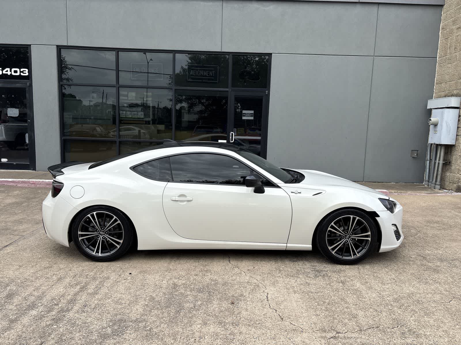 2016 Scion FR-S  32