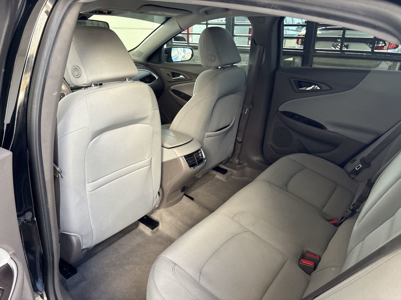 Thumbnail: 2016 Chevrolet Malibu - 11