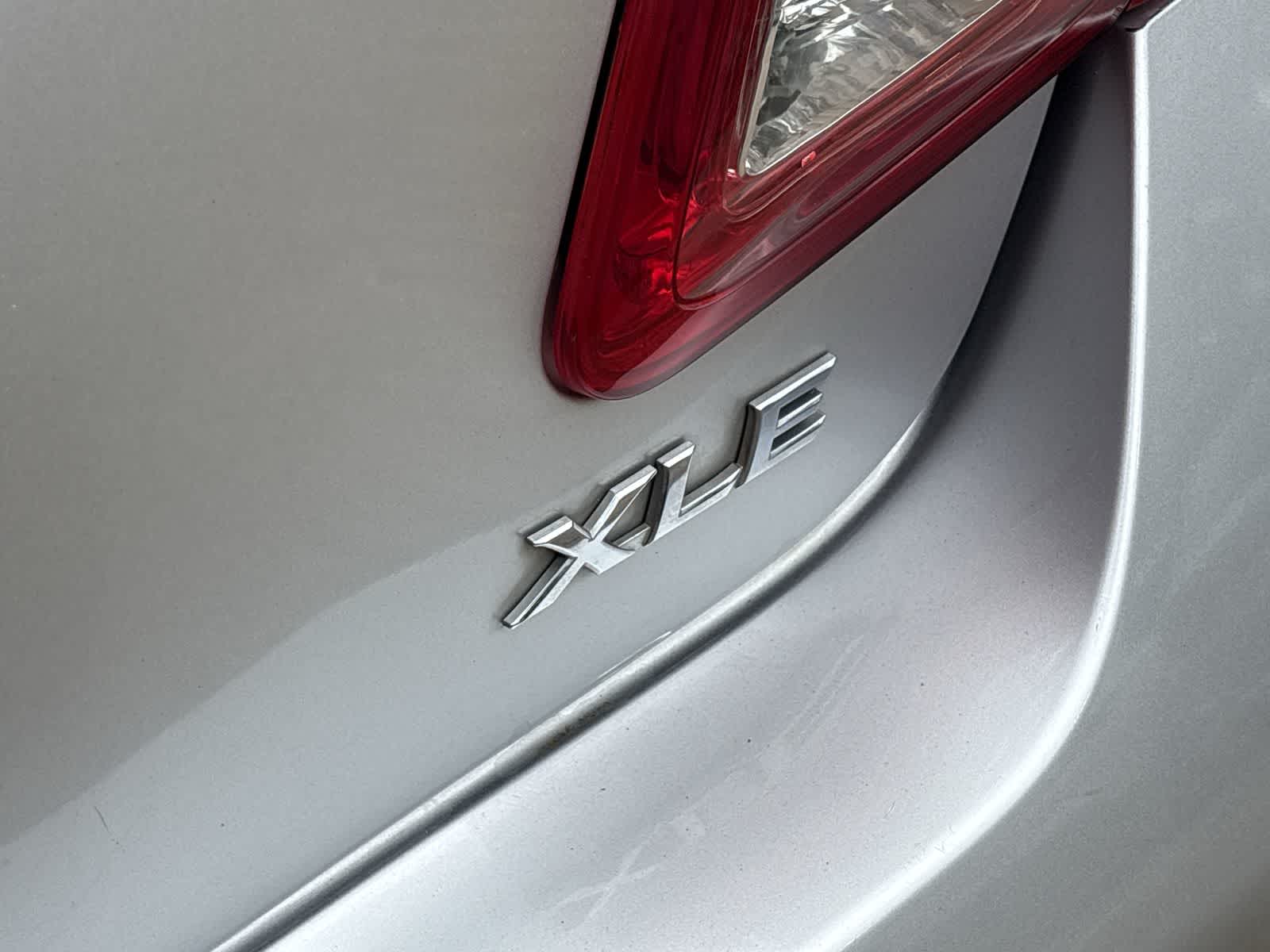 2011 Toyota Camry XLE 21