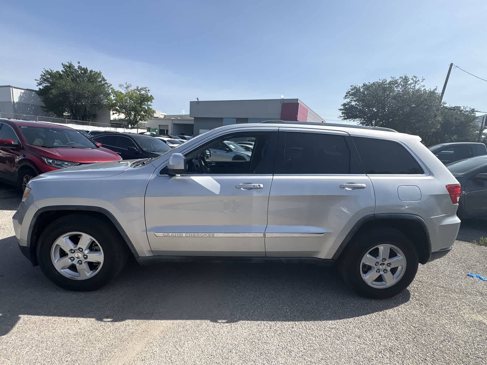 Thumbnail: 2011 Jeep Grand Cherokee - 3