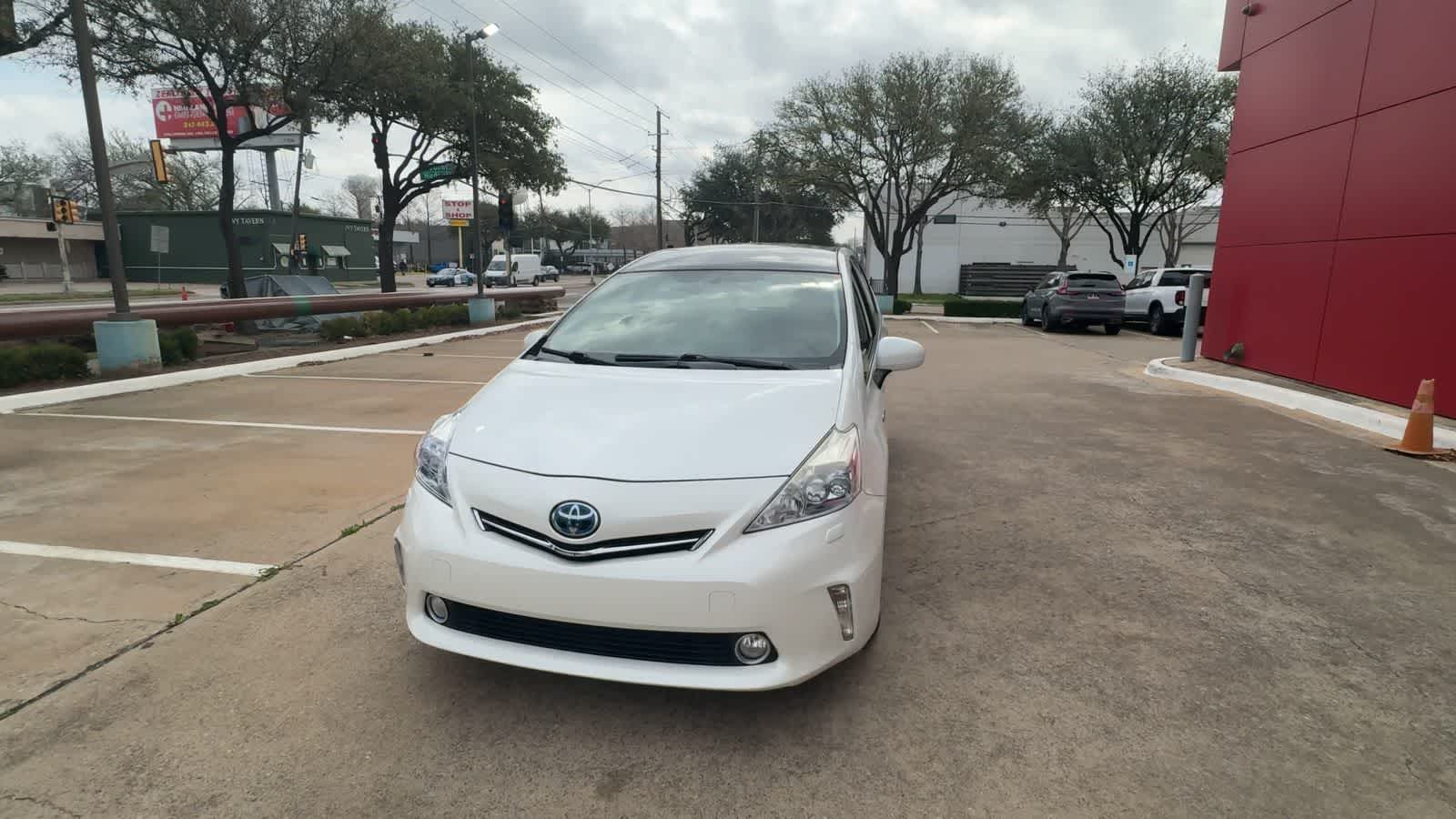 Thumbnail: 2012 Toyota Prius v - 3