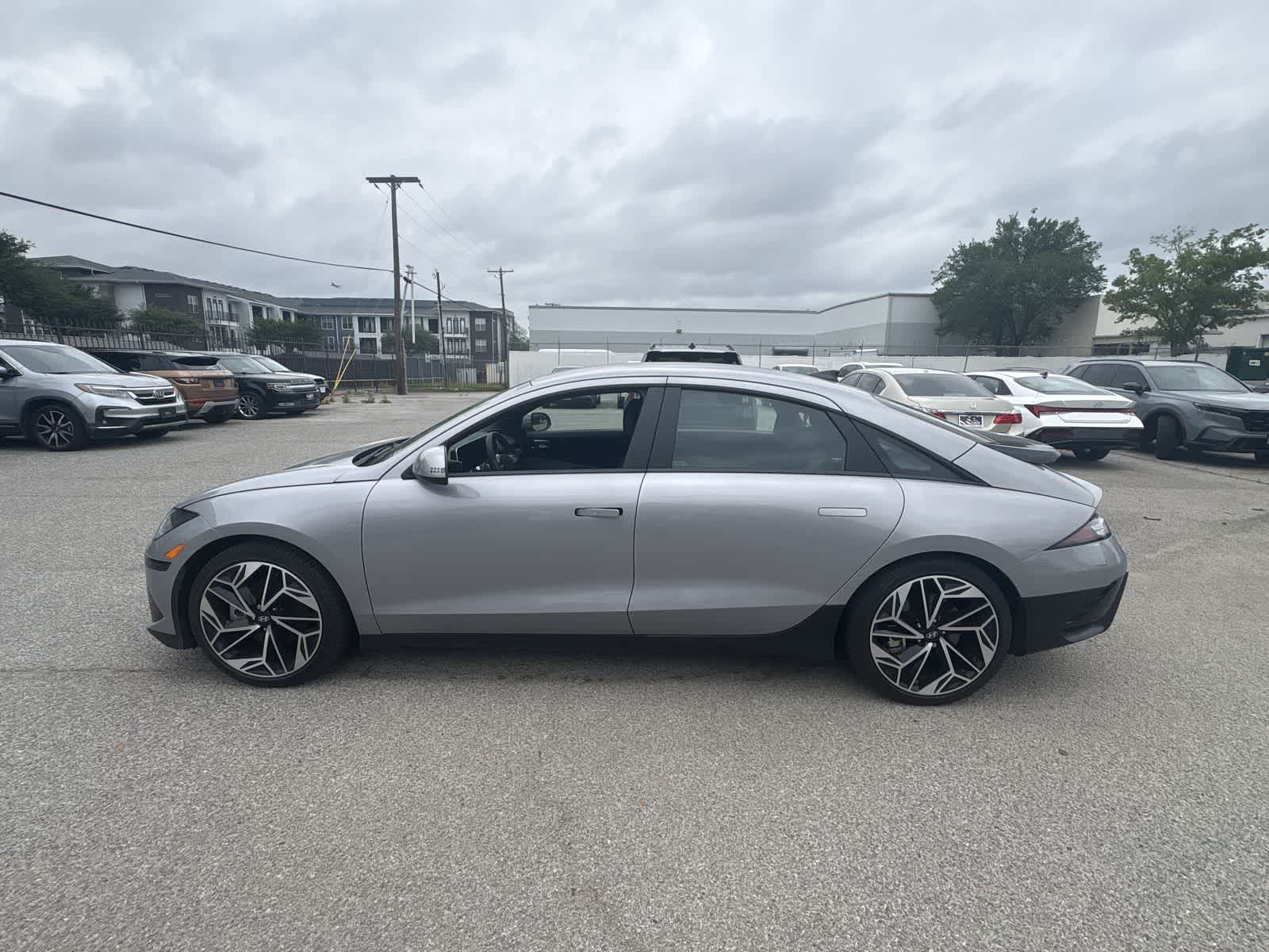 Thumbnail: 2023 Hyundai Ioniq 6 - 3