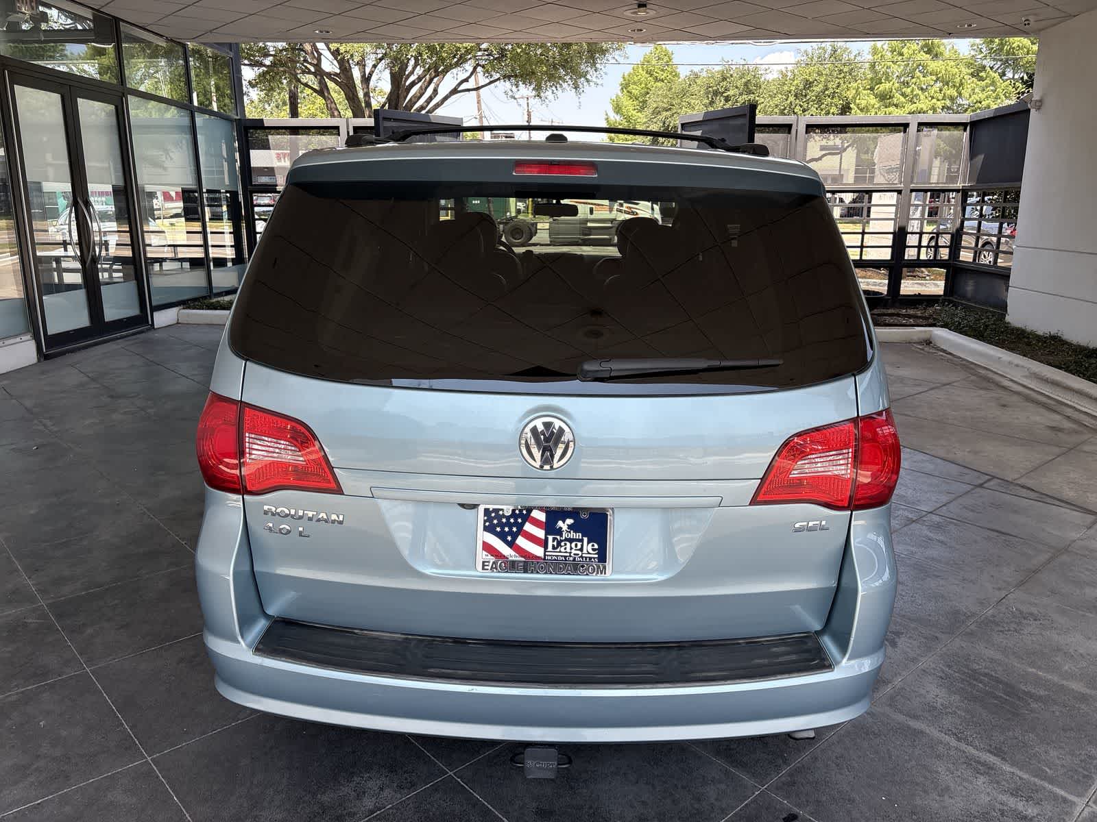 Thumbnail: 2009 Volkswagen Routan - 5